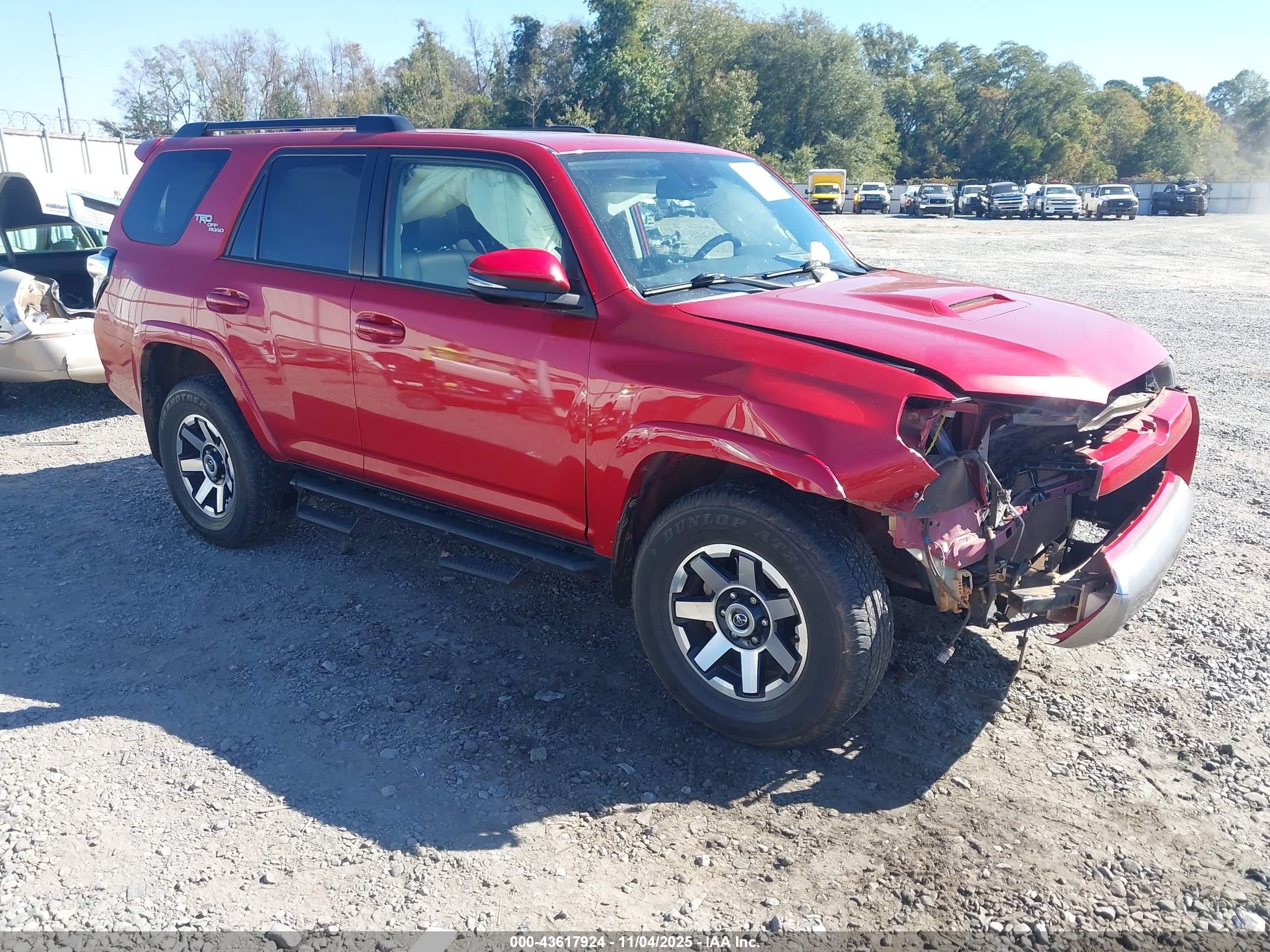2022 Toyota 4Runner TRD Off Road Premium, VIN JTERU5JR4N6039549 — Front end