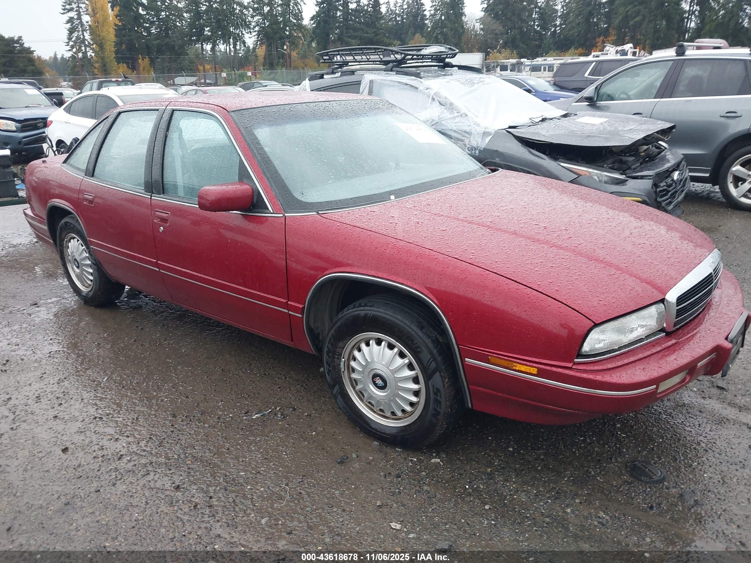 1993 Buick Regal Custom, VIN 2G4WB54L2P1486911 — Зад
