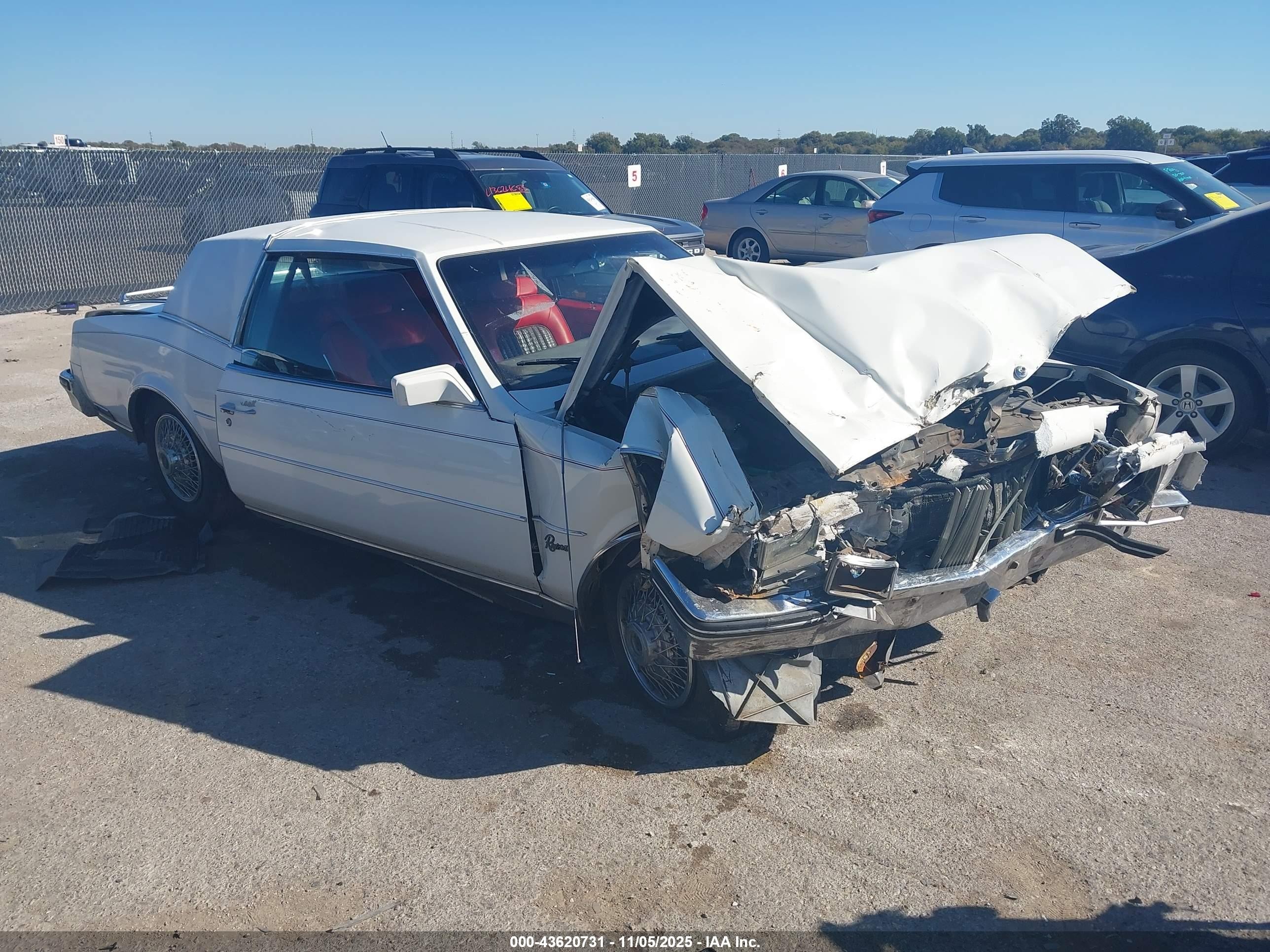 1985 Buick Riviera, VIN 1G4EZ57Y8FE431424 — Перед