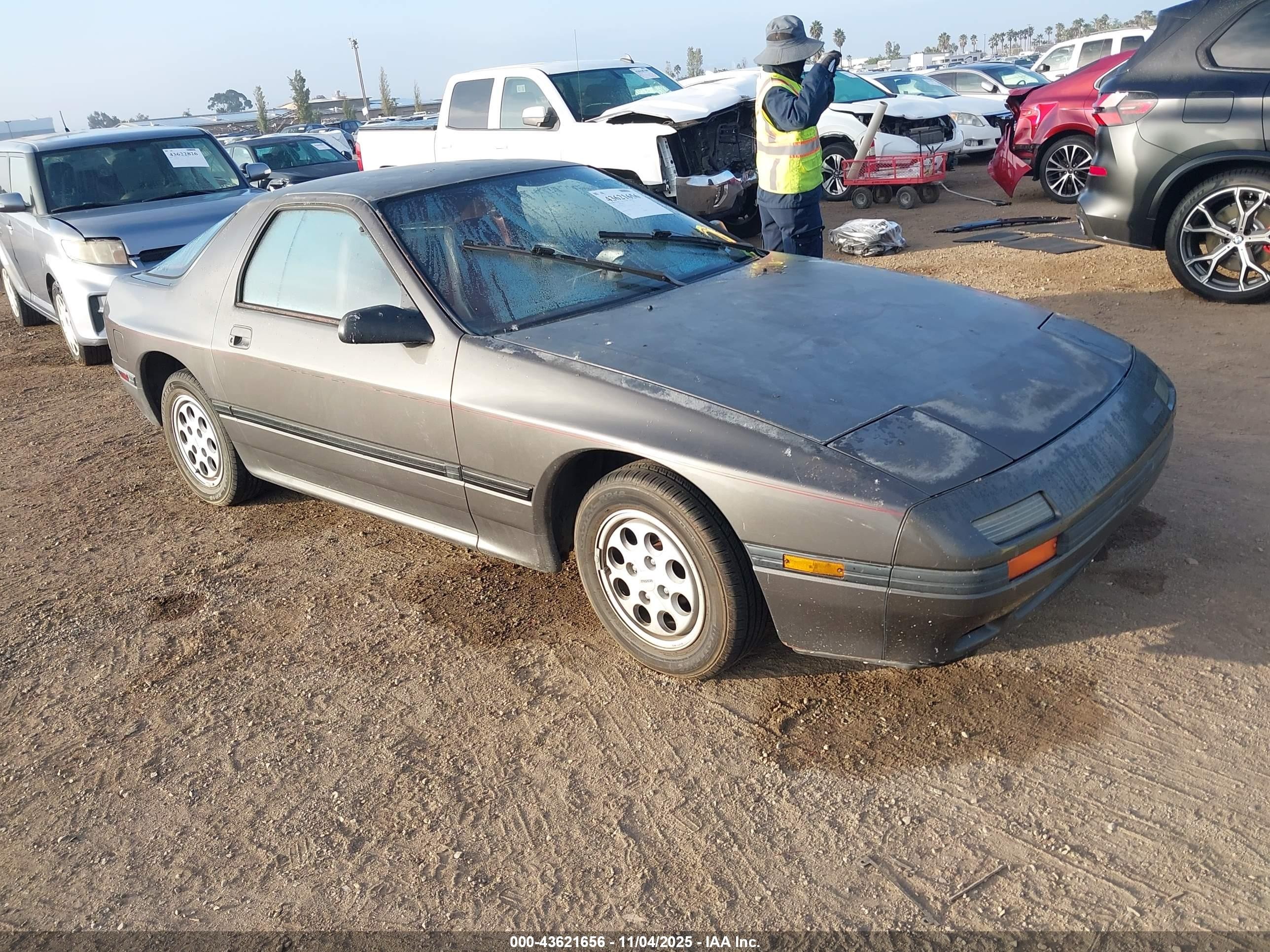 1987 Mazda RX-7, VIN JM1FC3310H0517317 — Перед