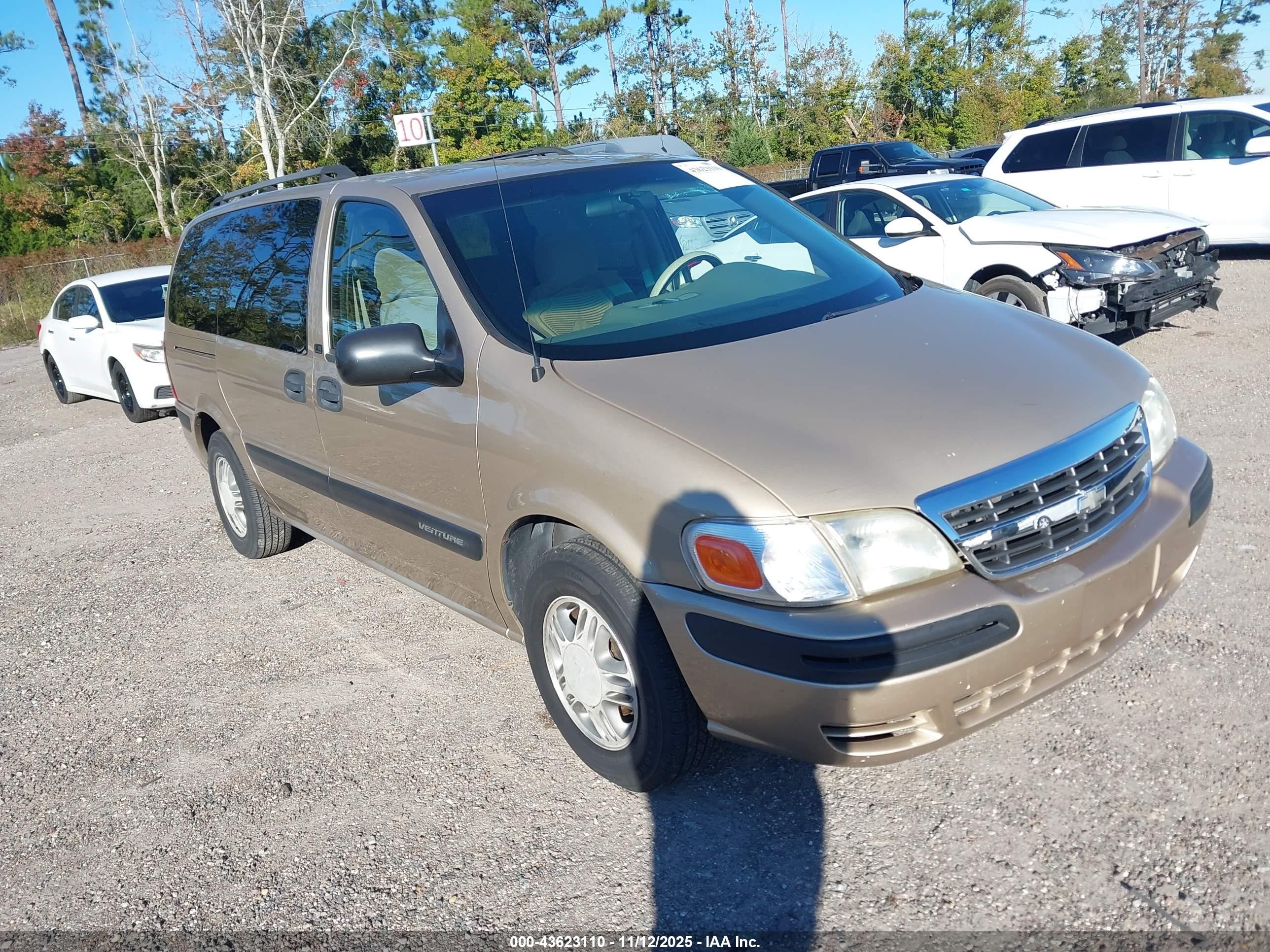2005 Chevrolet Venture LS, VIN 1GNDV23E65D117983 — Front end