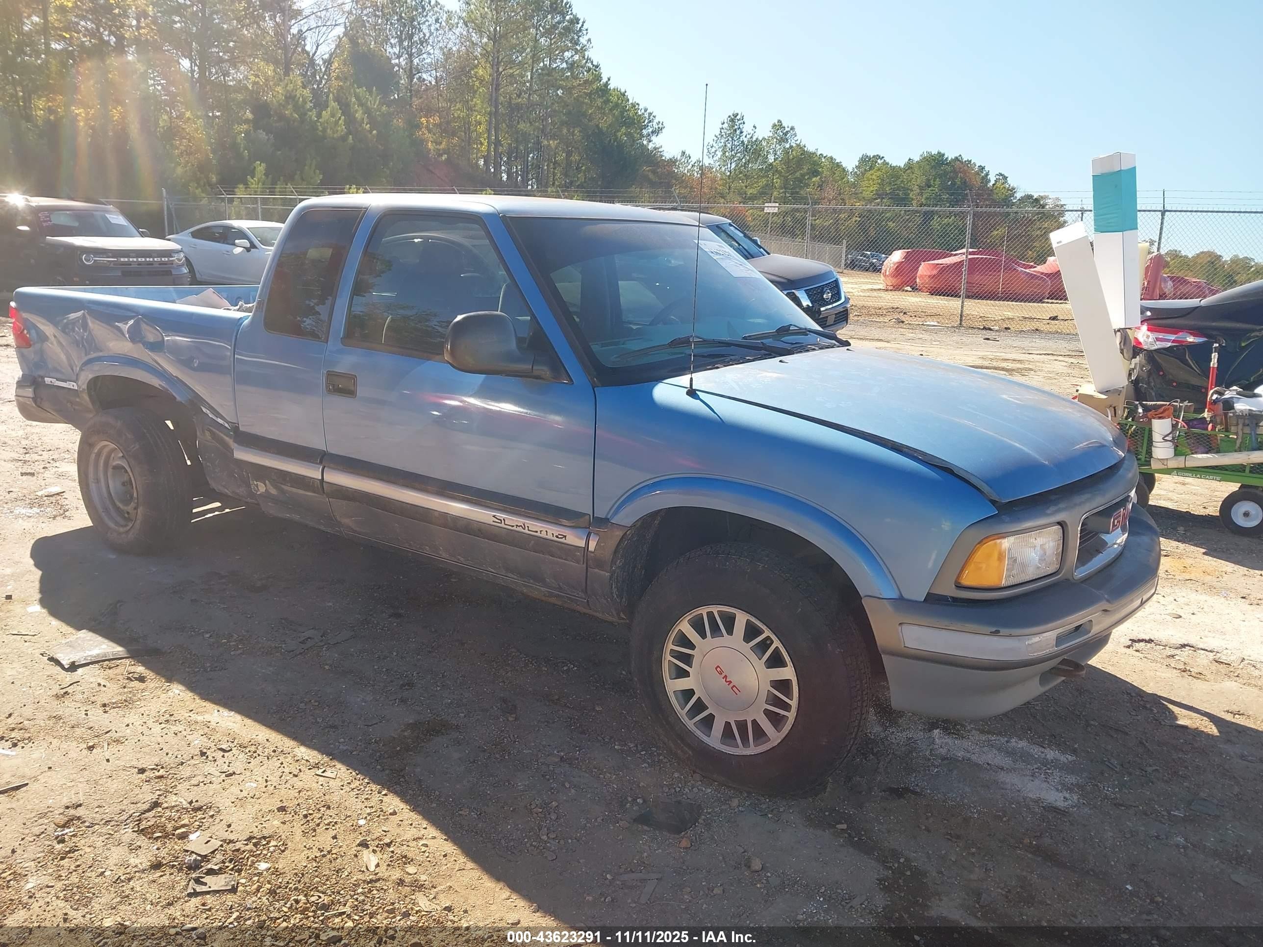 1997 GMC Sonoma SLS, VIN 1GTCT19W4V8525623 — Зад