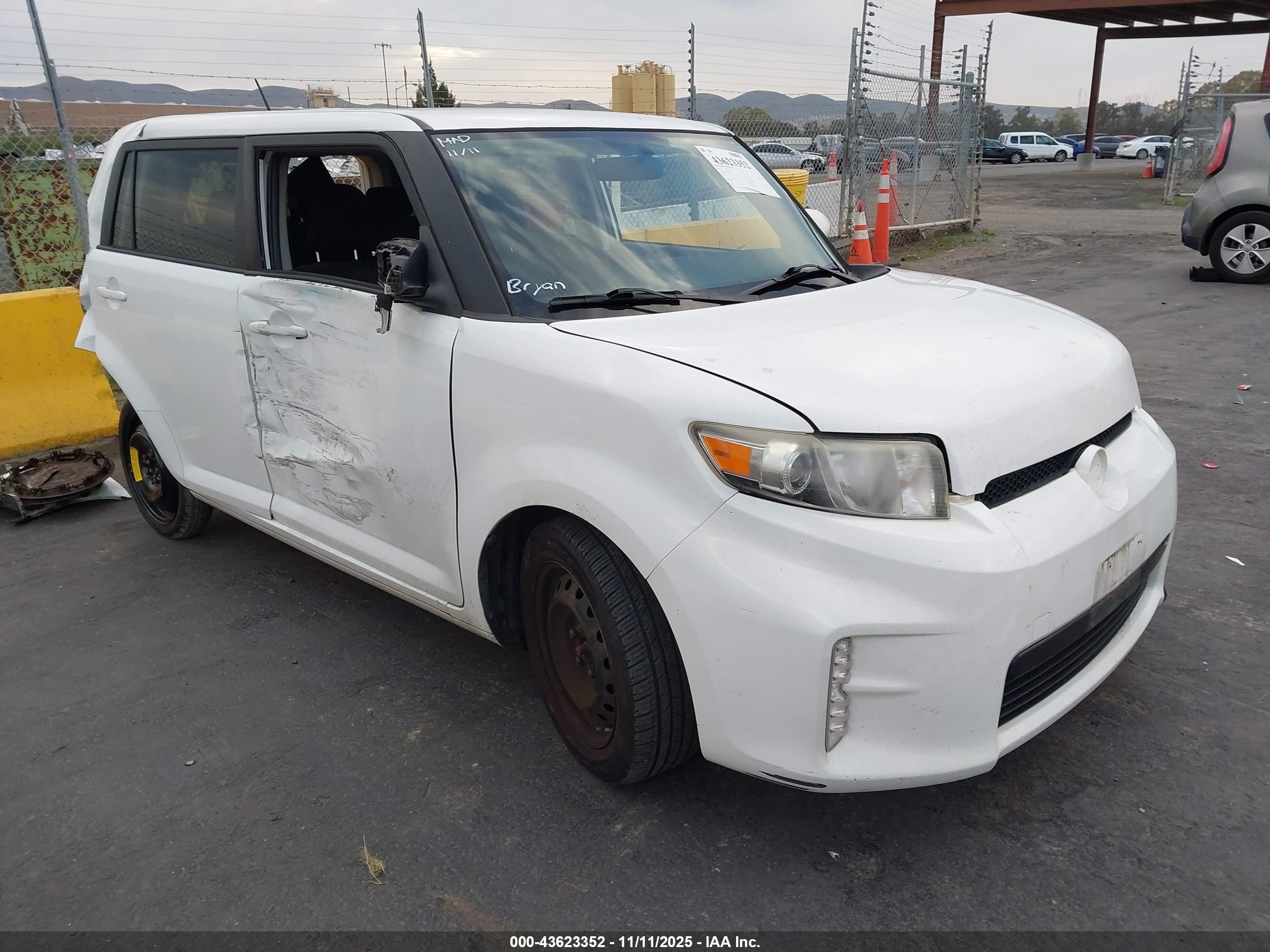 2014 Scion xB, VIN JTLZE4FE9EJ066197 — Rear end