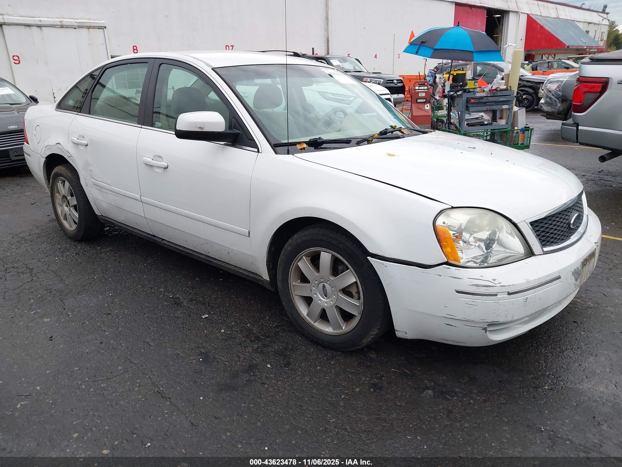 2005 Ford Five Hundred SE, VIN 1FAFP23195G125010 — Side