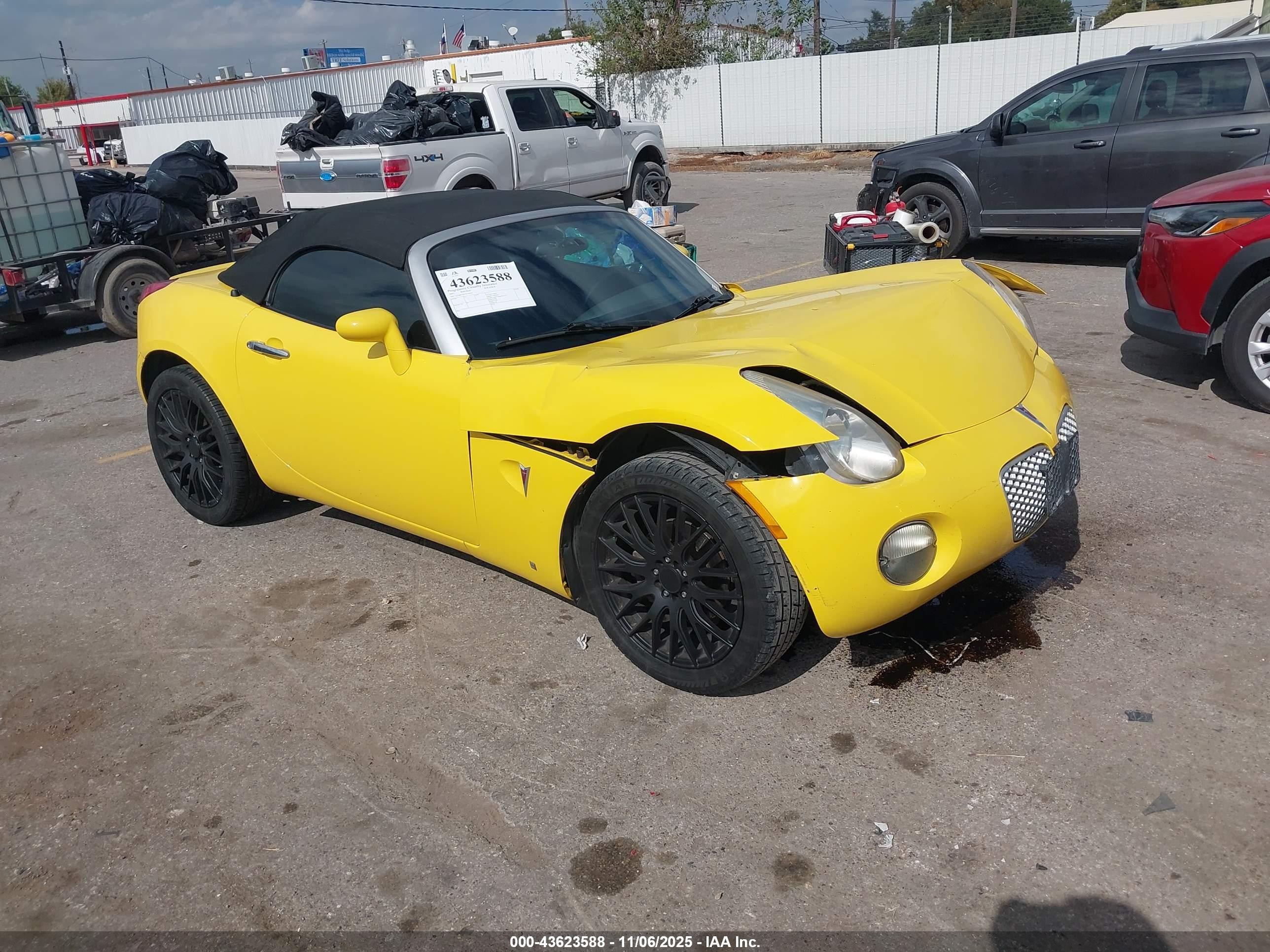 2007 Pontiac Solstice, VIN 1G2MB35B37Y141636 — Front end
