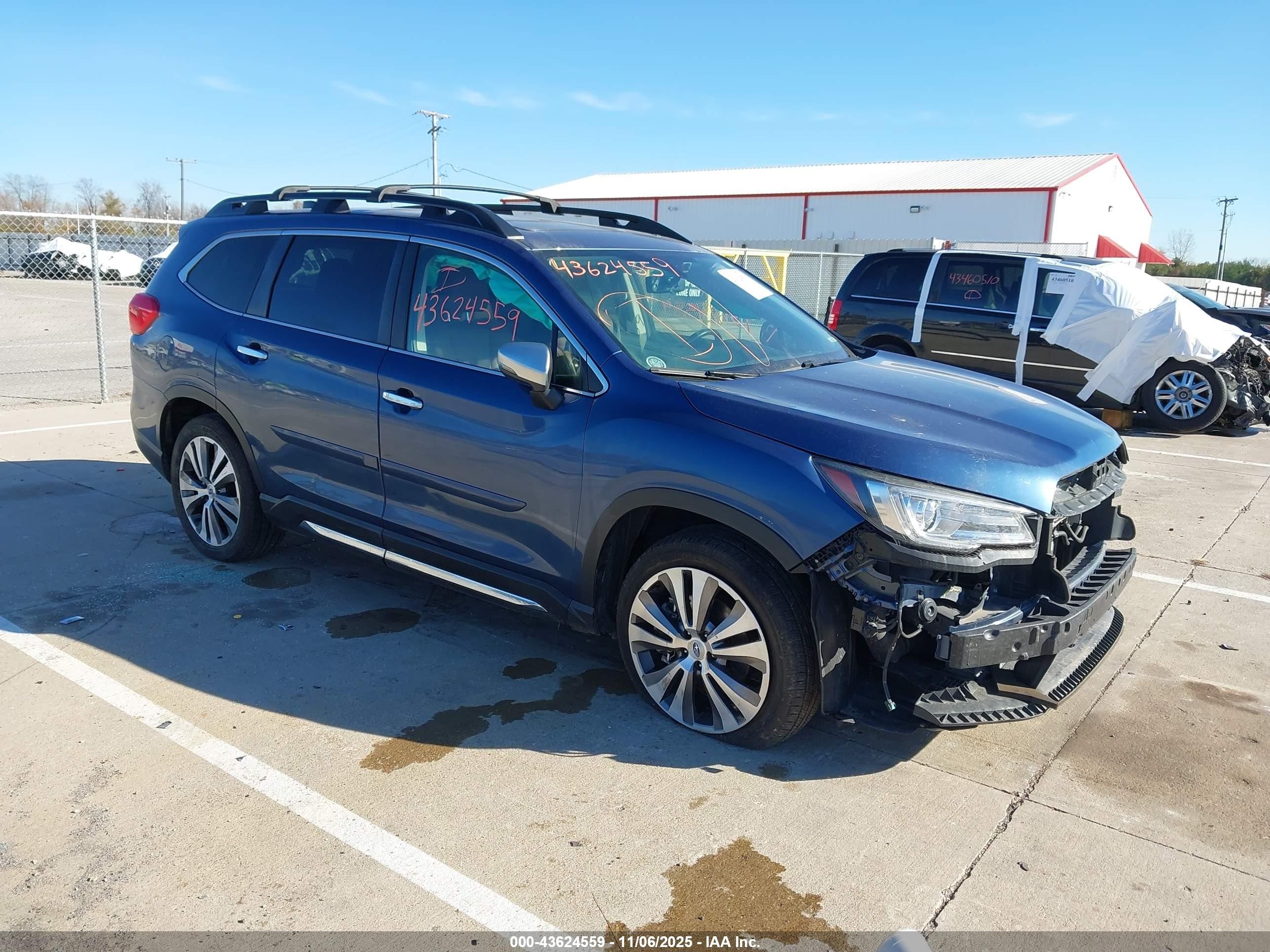 2020 Subaru Ascent Touring, VIN 4S4WMARD1L3462270 — Front end