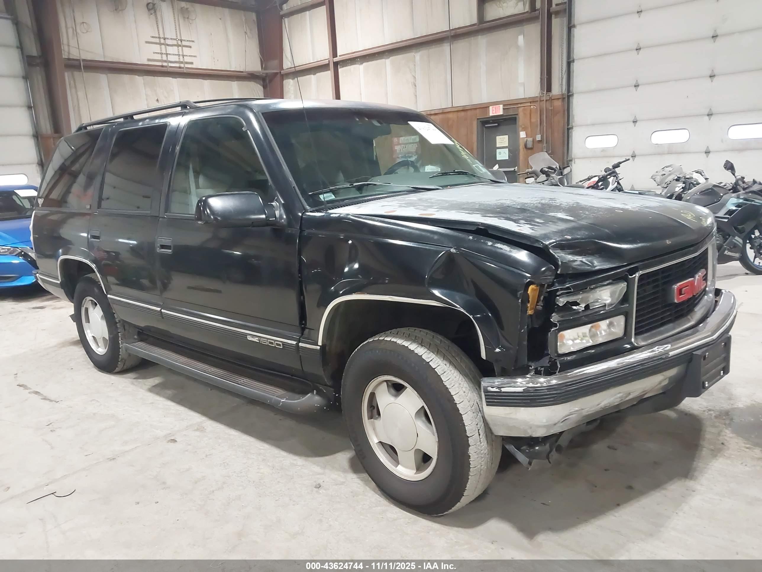 1995 GMC Yukon, VIN 1GKEK13K0SJ730768 — Front end