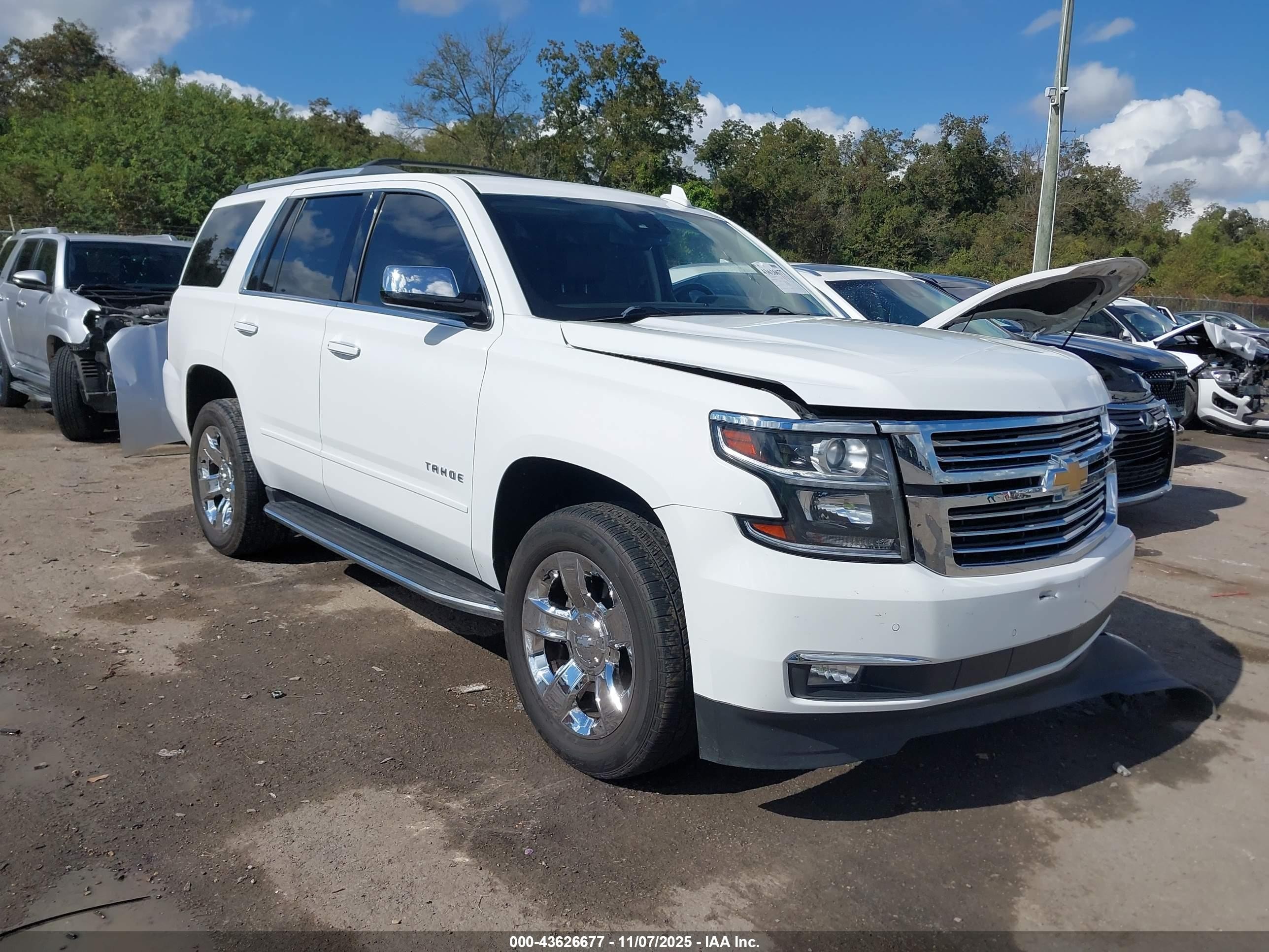 2017 Chevrolet Tahoe Premier, VIN 1GNSCCKC5HR347377 — Front end