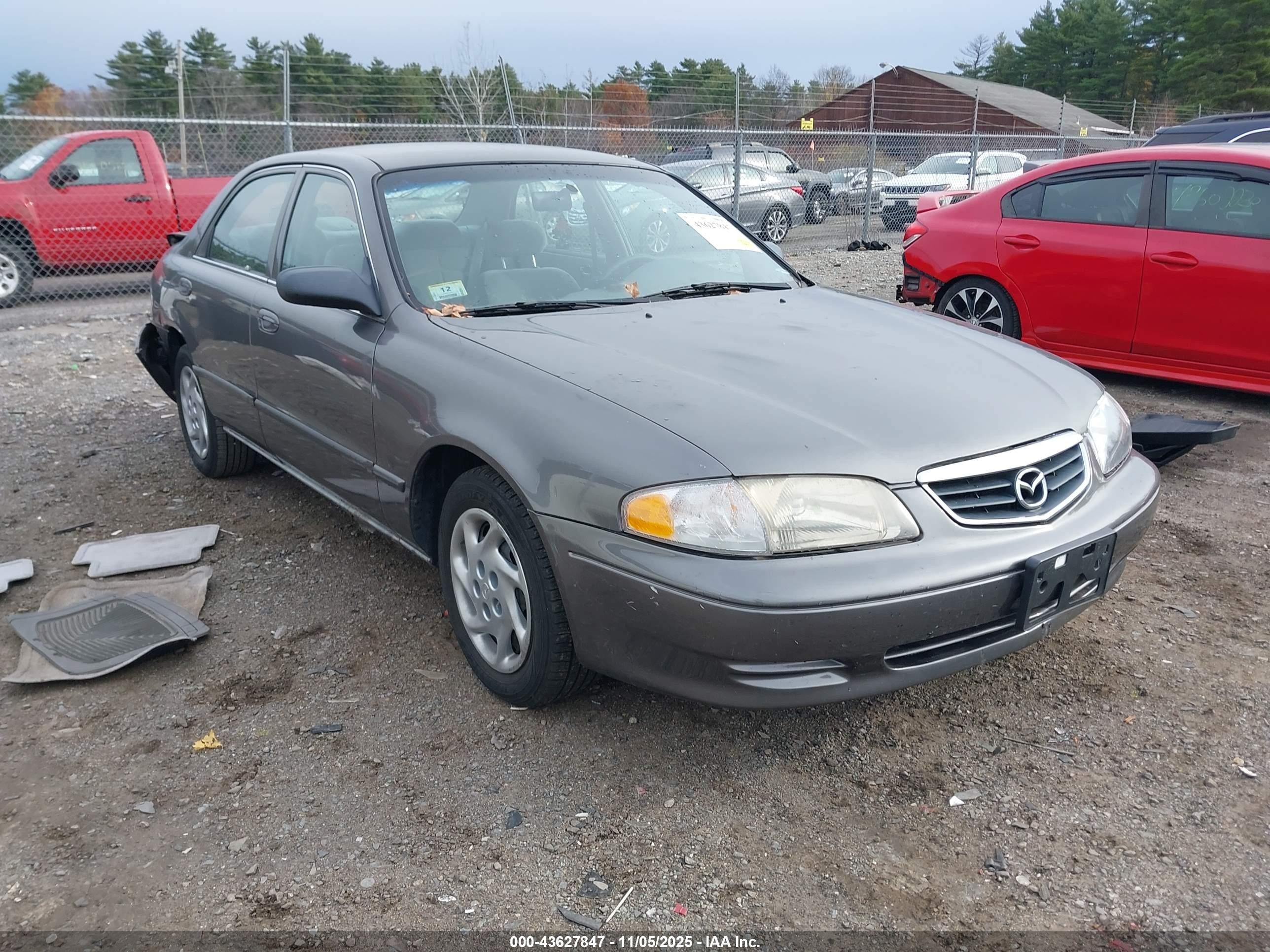 2001 Mazda 626 LX, VIN 1YVGF22C615214456 — Зад
