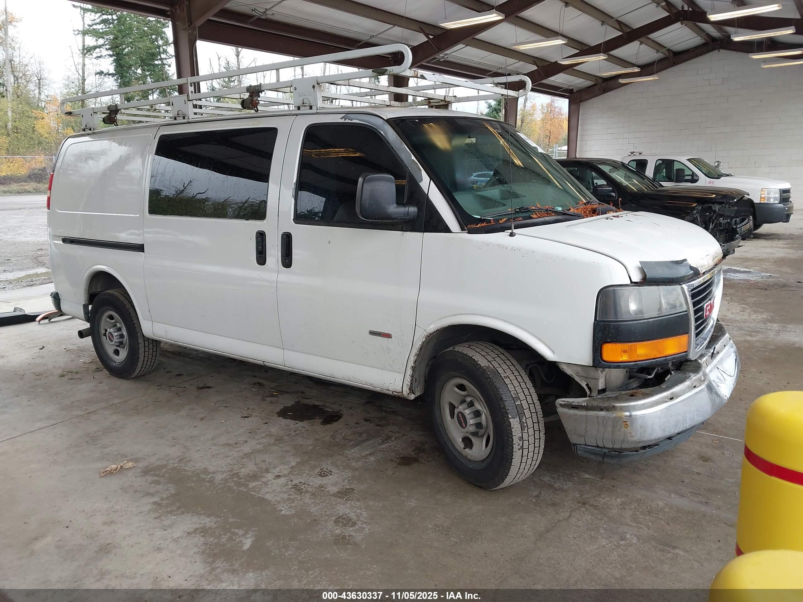 2007 GMC Savana, VIN 1GTHG352571173074 — Front end