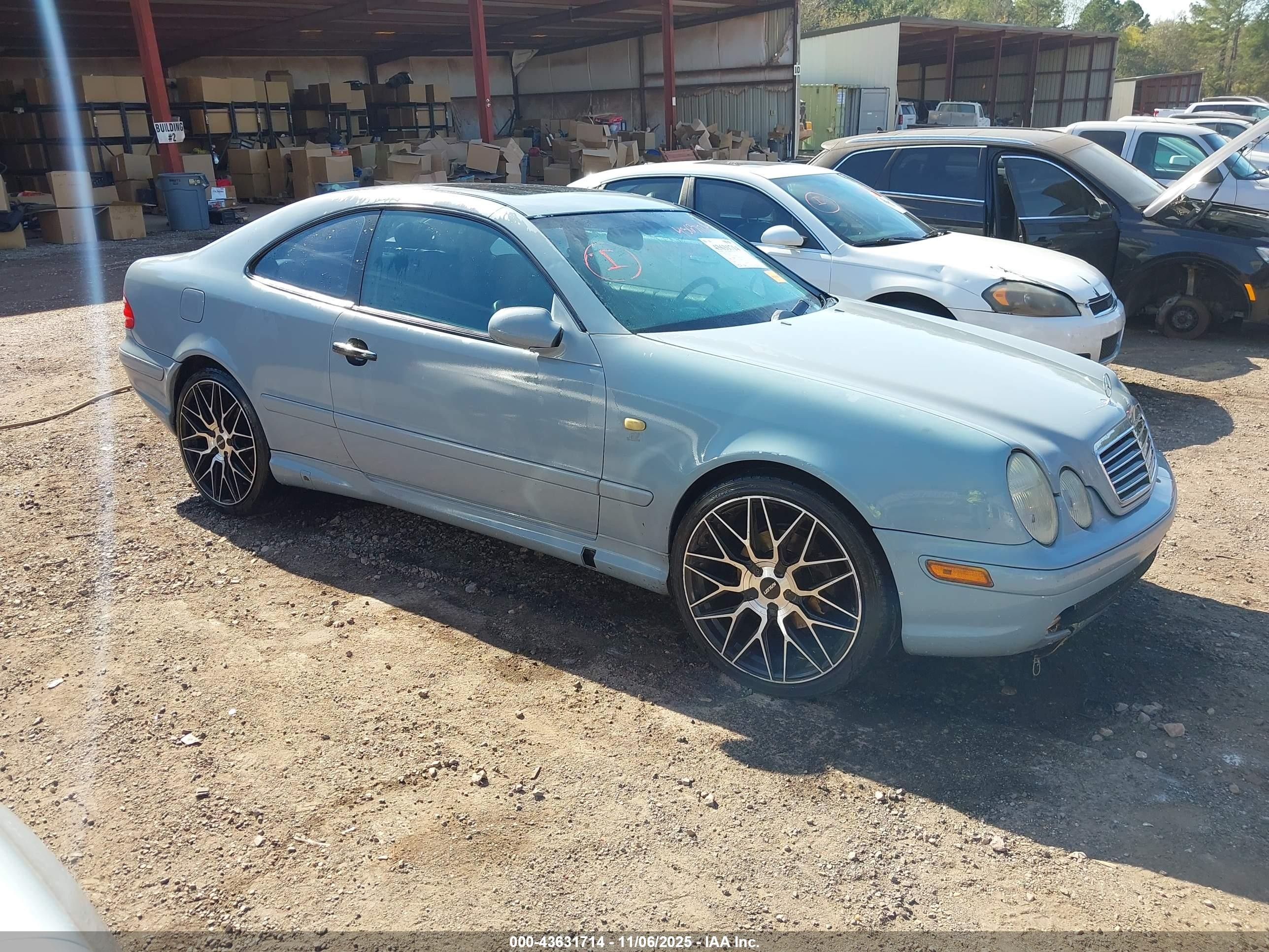 1999 Mercedes-Benz CLK 320/430, VIN WDBLJ70G3XF087429 — Front end