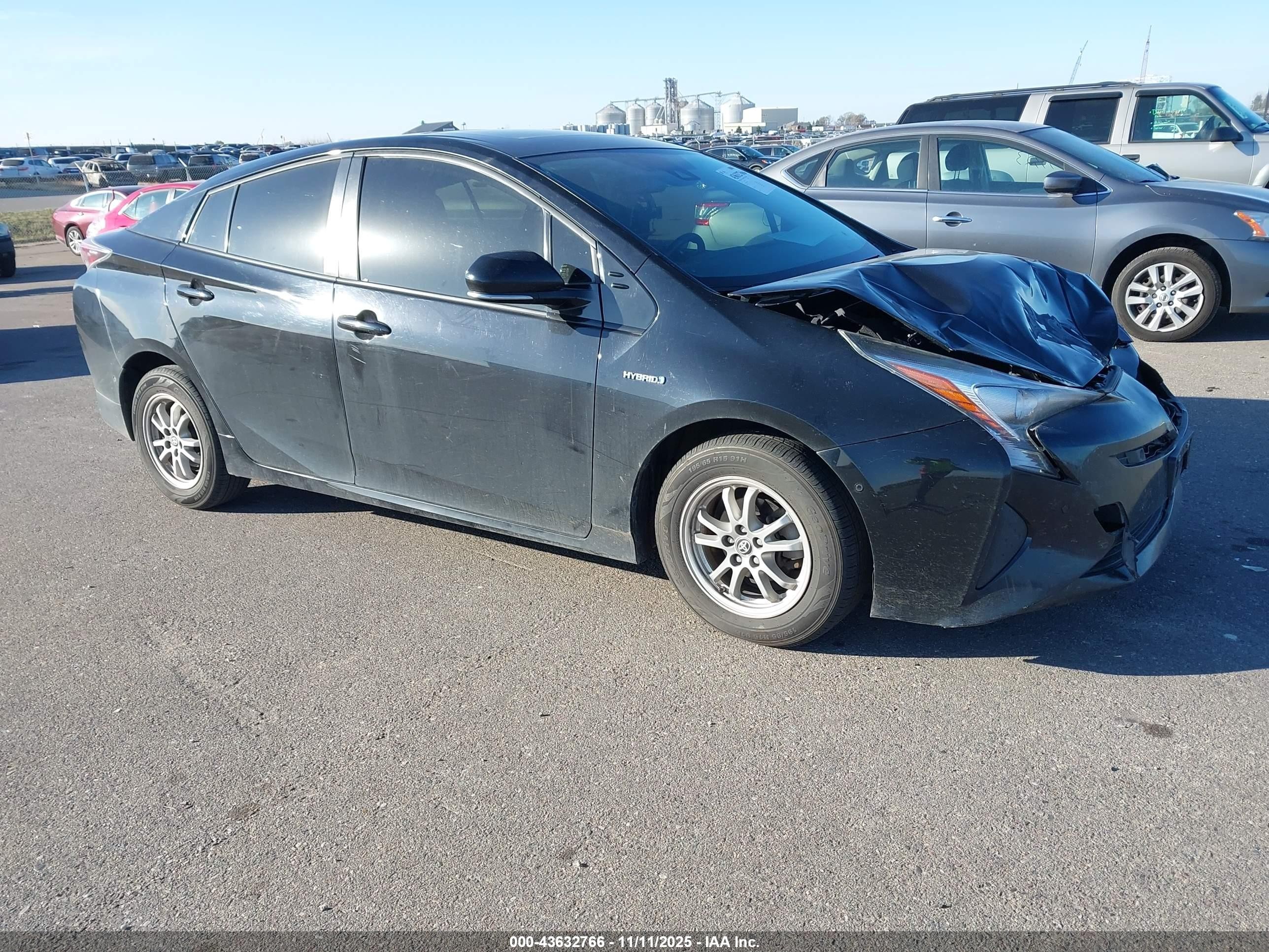 2017 Toyota Prius Four, VIN JTDKARFU0H3053456 — Front end