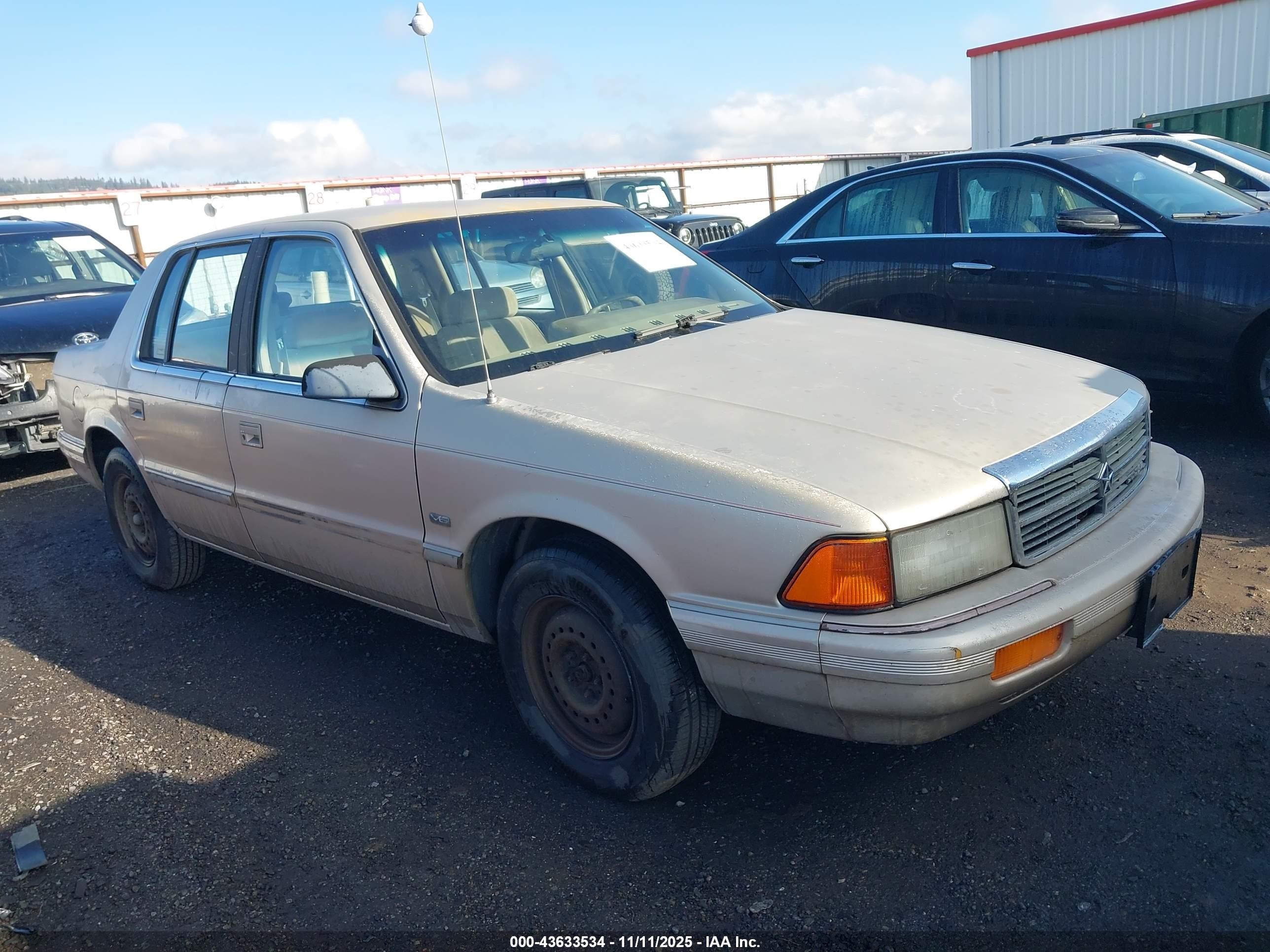 1992 Dodge Spirit, VIN 1B3XA4638NF245719 — Бок