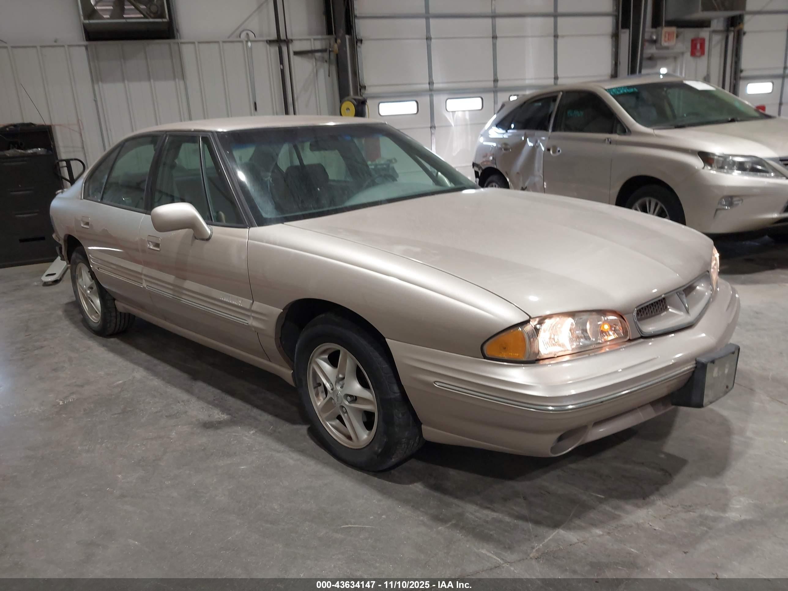 1999 Pontiac Bonneville SE, VIN 1G2HX52K6XH219099 — Rear end