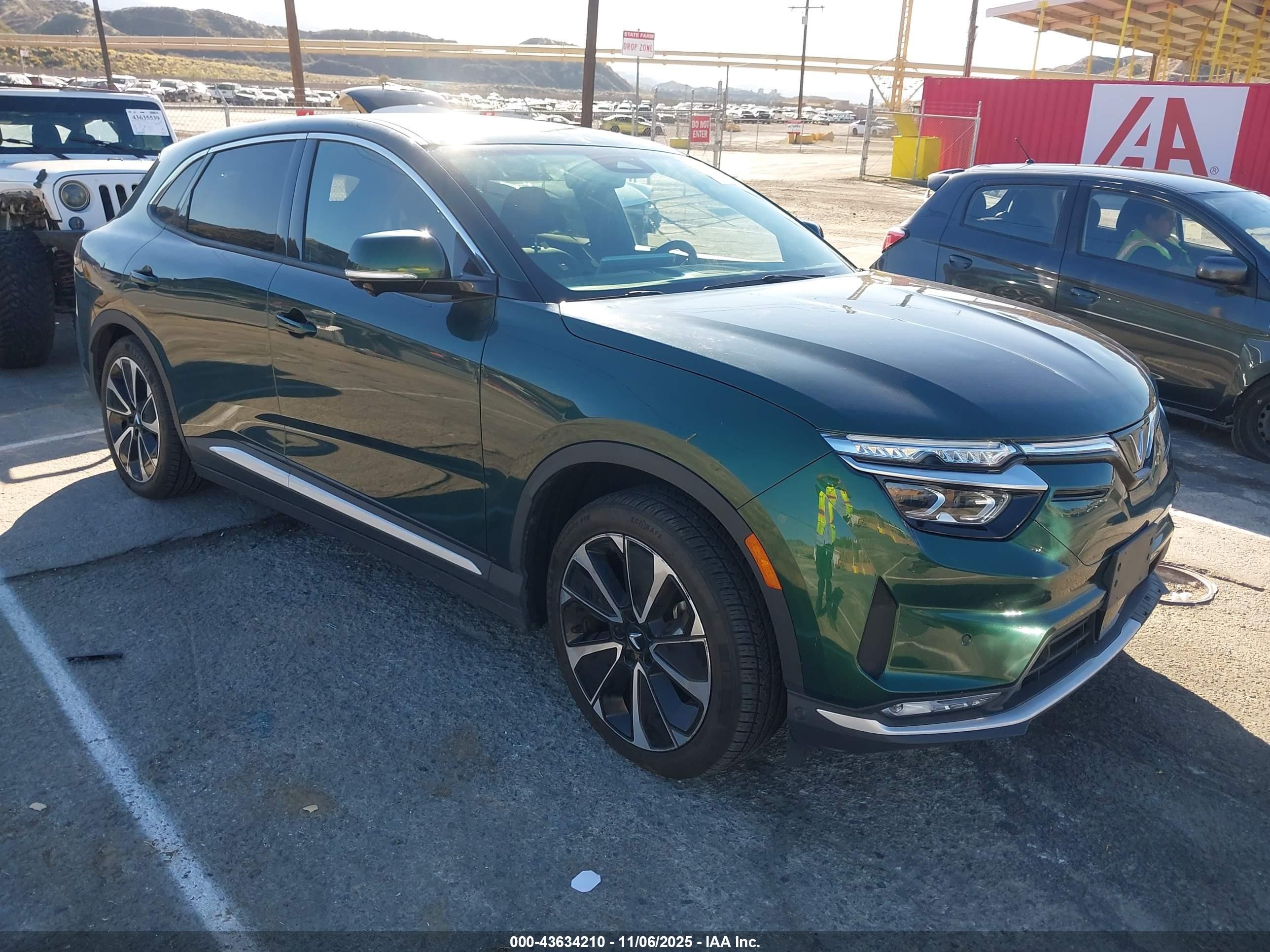 2023 VinFast VF 8 Plus, VIN RLLV1AFA8PH002704 — Бок