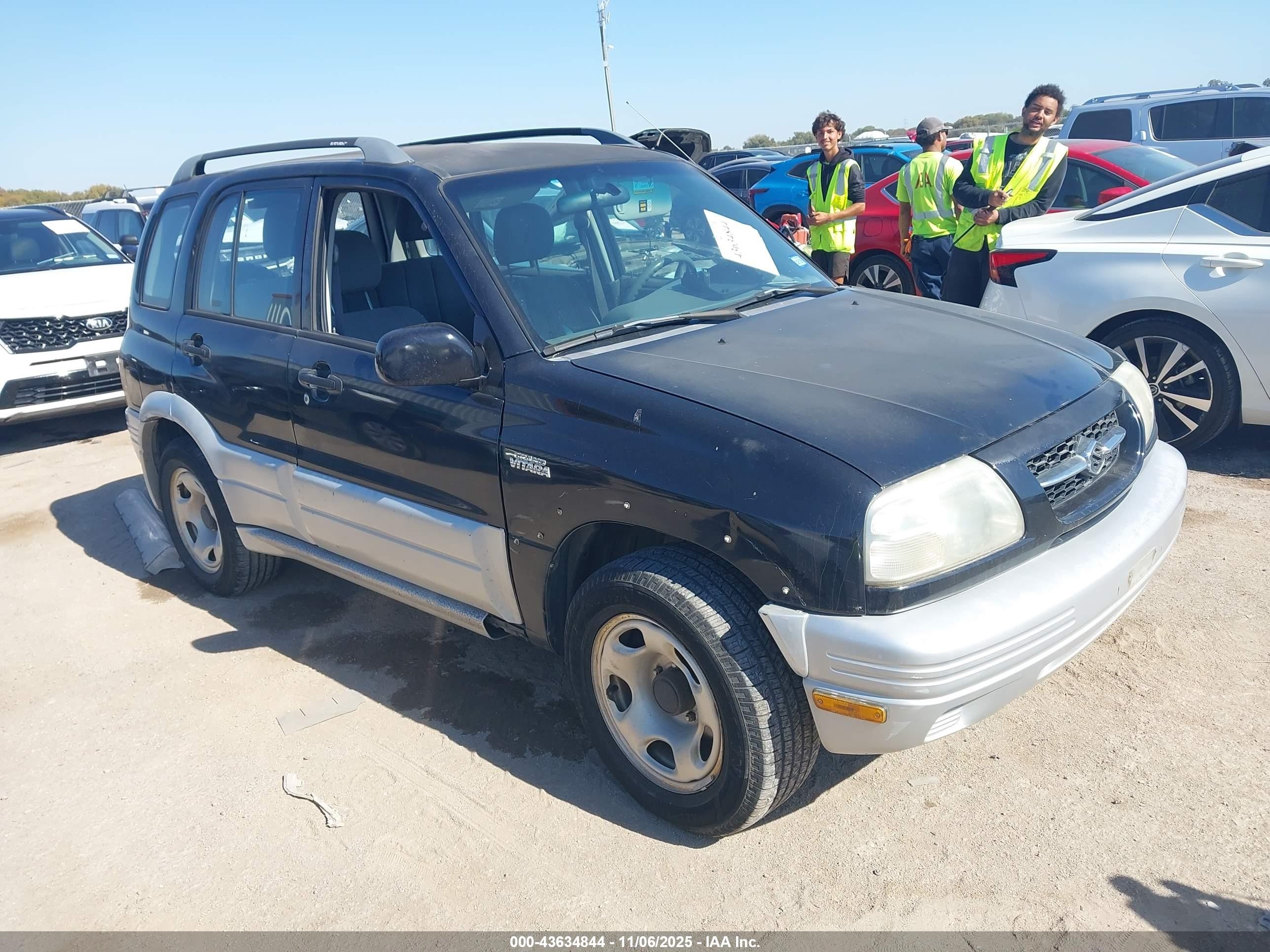 2000 Suzuki Grand Vitara LX, VIN JS3TE62V1Y4108854 — Side