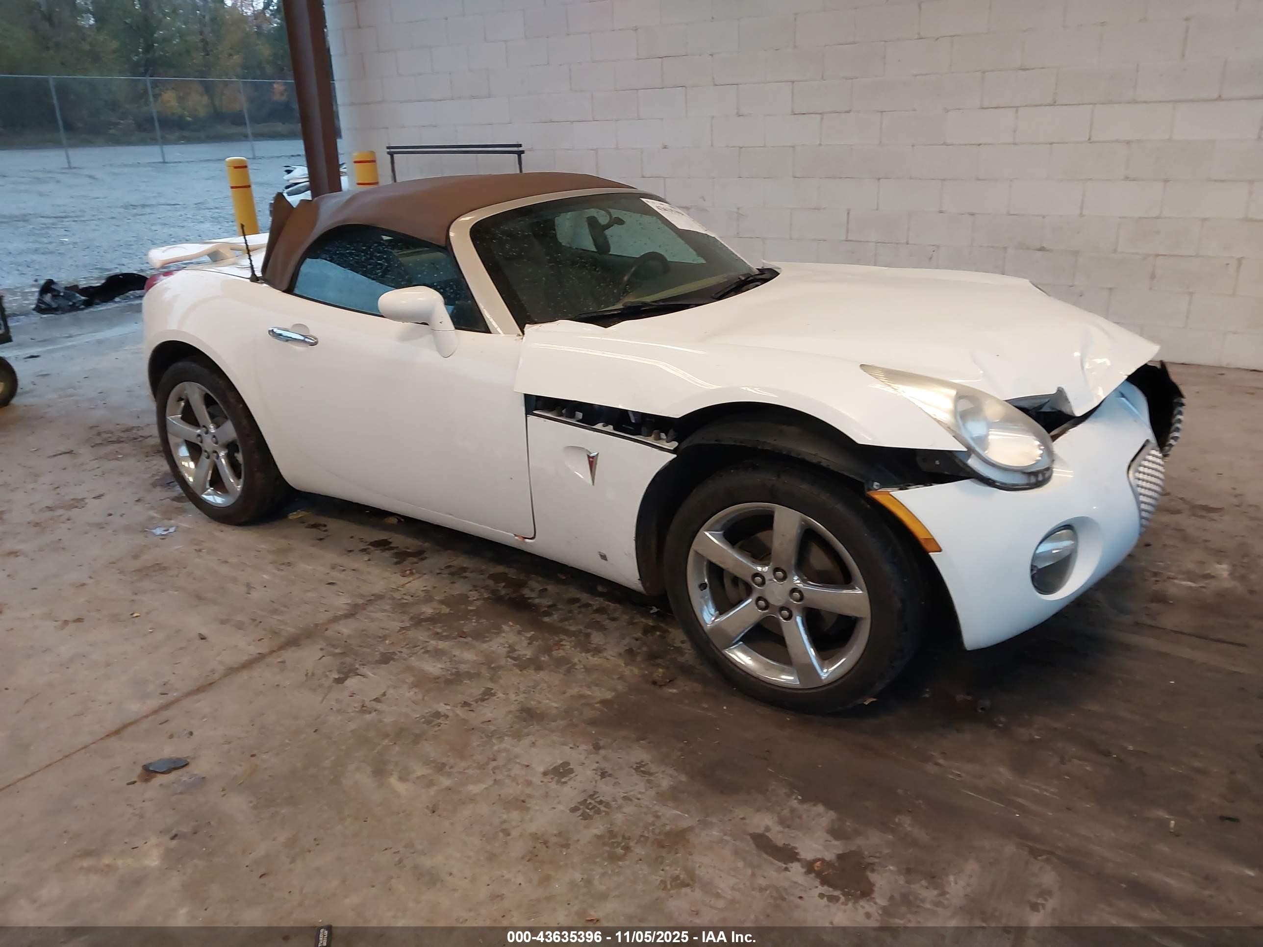 2007 Pontiac Solstice, VIN 1G2MB35B67Y106640 — Front end