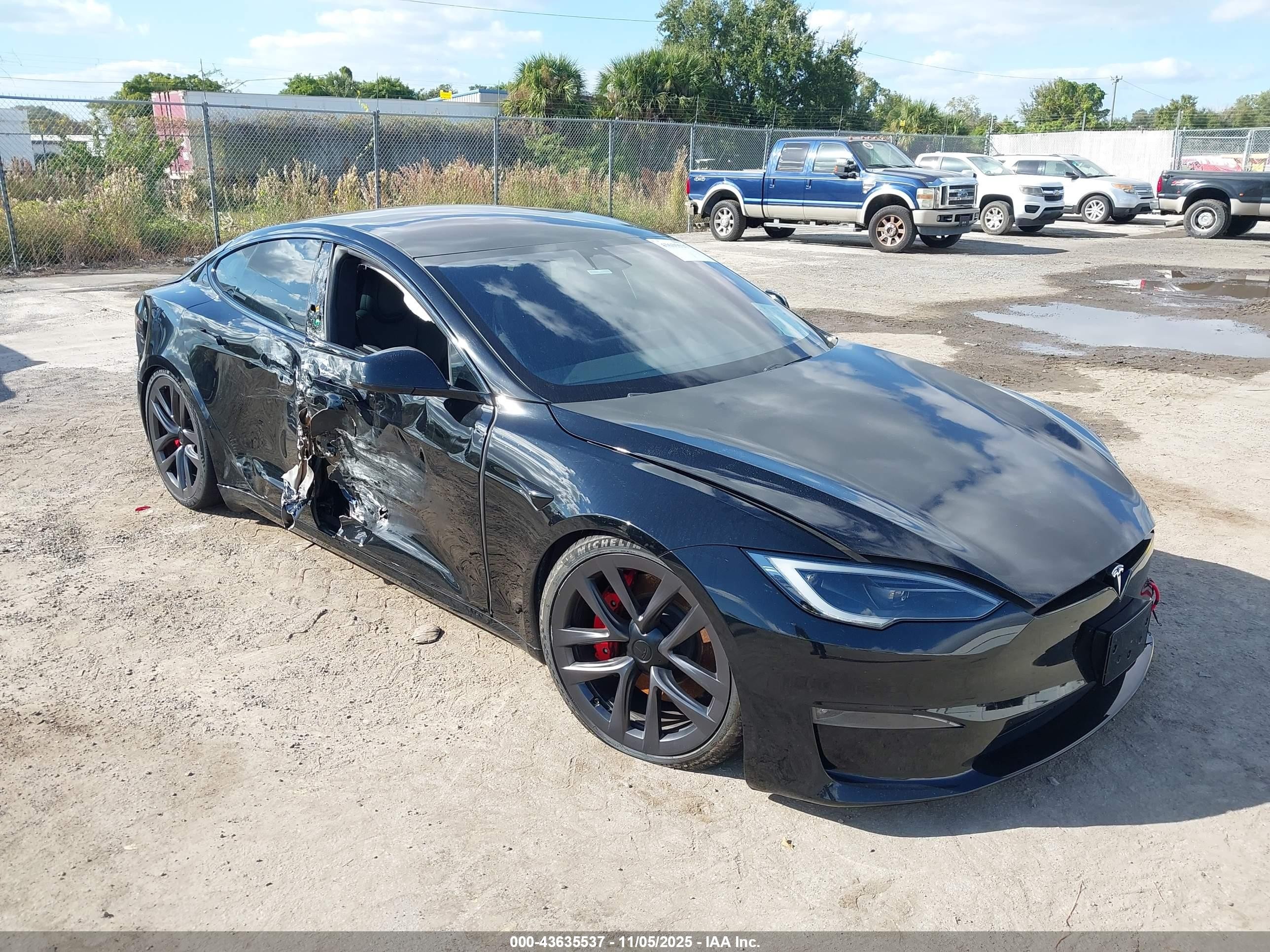 2023 Tesla Model S Plaid, VIN 5YJSA1E61PF512855 — Side