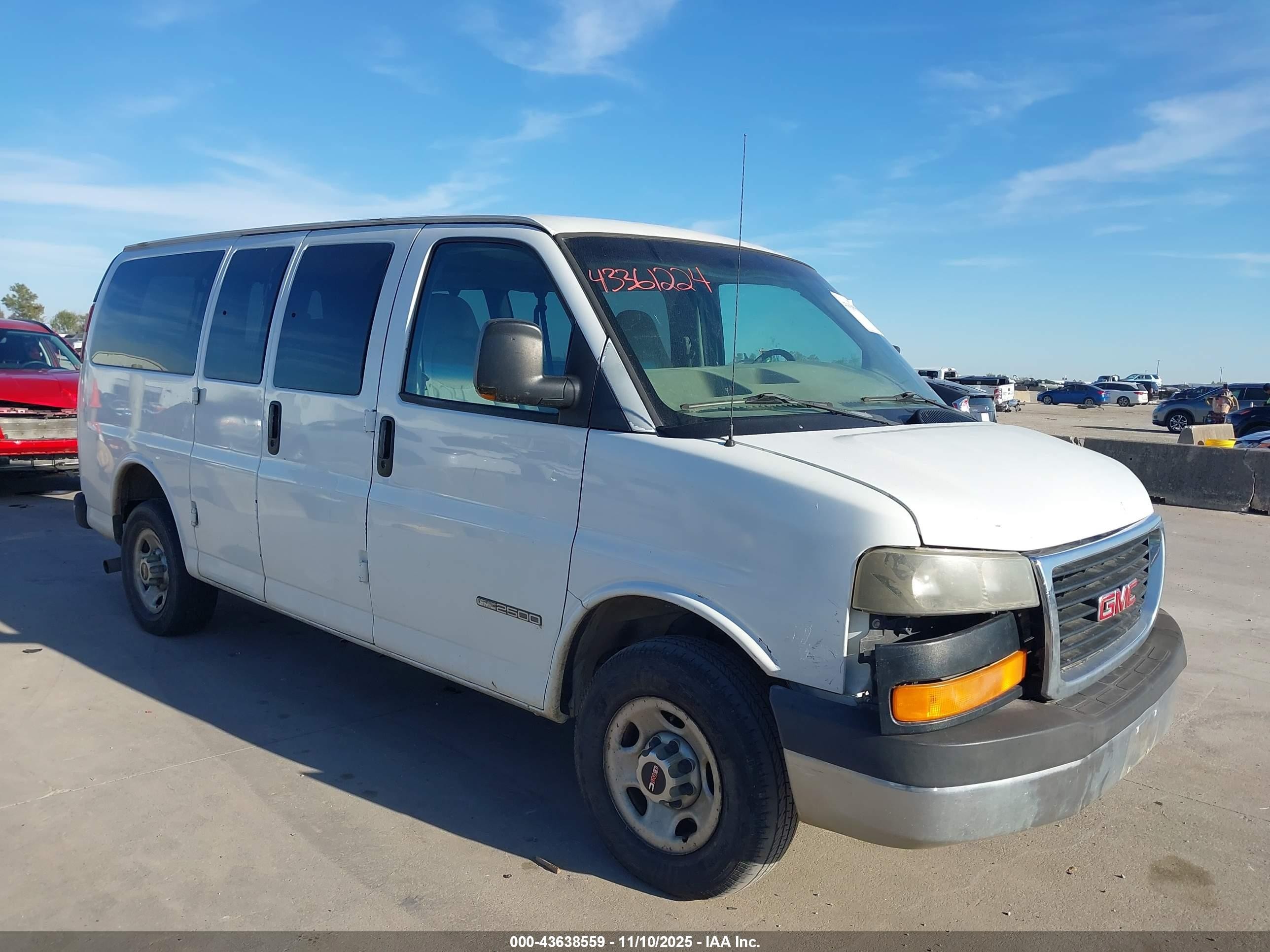 2004 GMC Savana, VIN 1GJGG25U241127181 — Front end