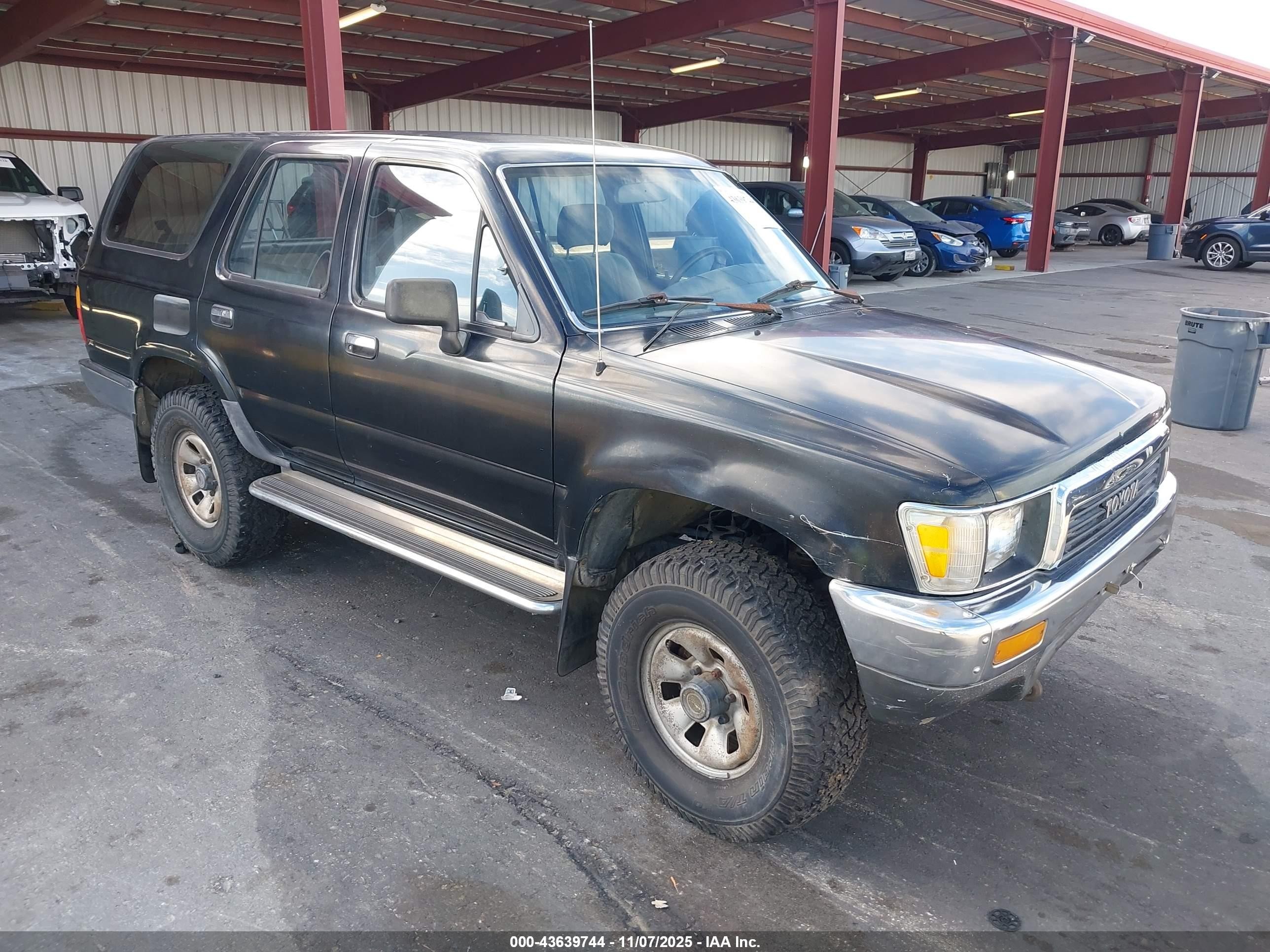 1990 Toyota 4Runner, VIN JT3RN37W4L0002718 — Front end