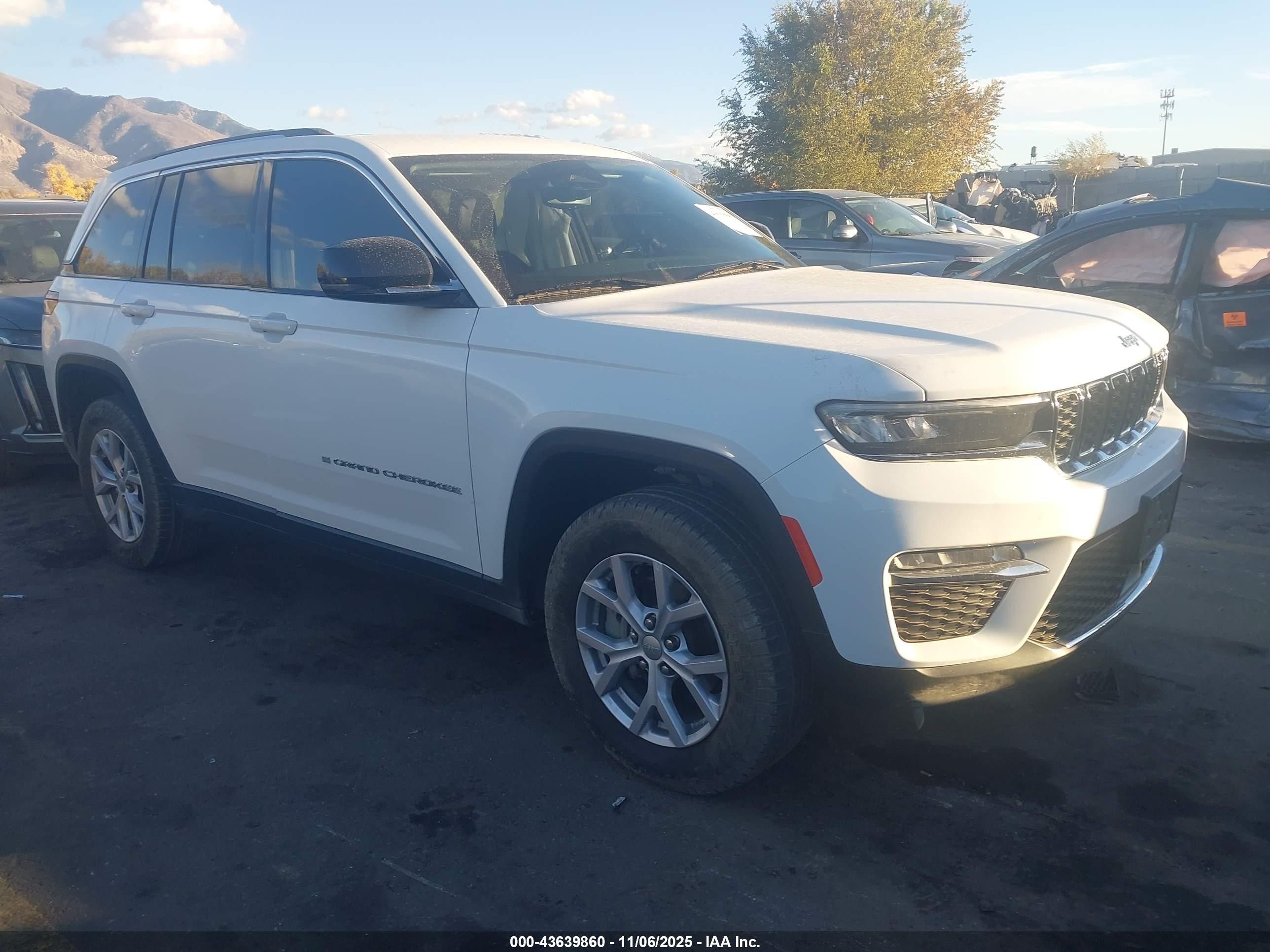 2022 Jeep Grand Cherokee Limited, VIN 1C4RJHBG4N8540280 — Side