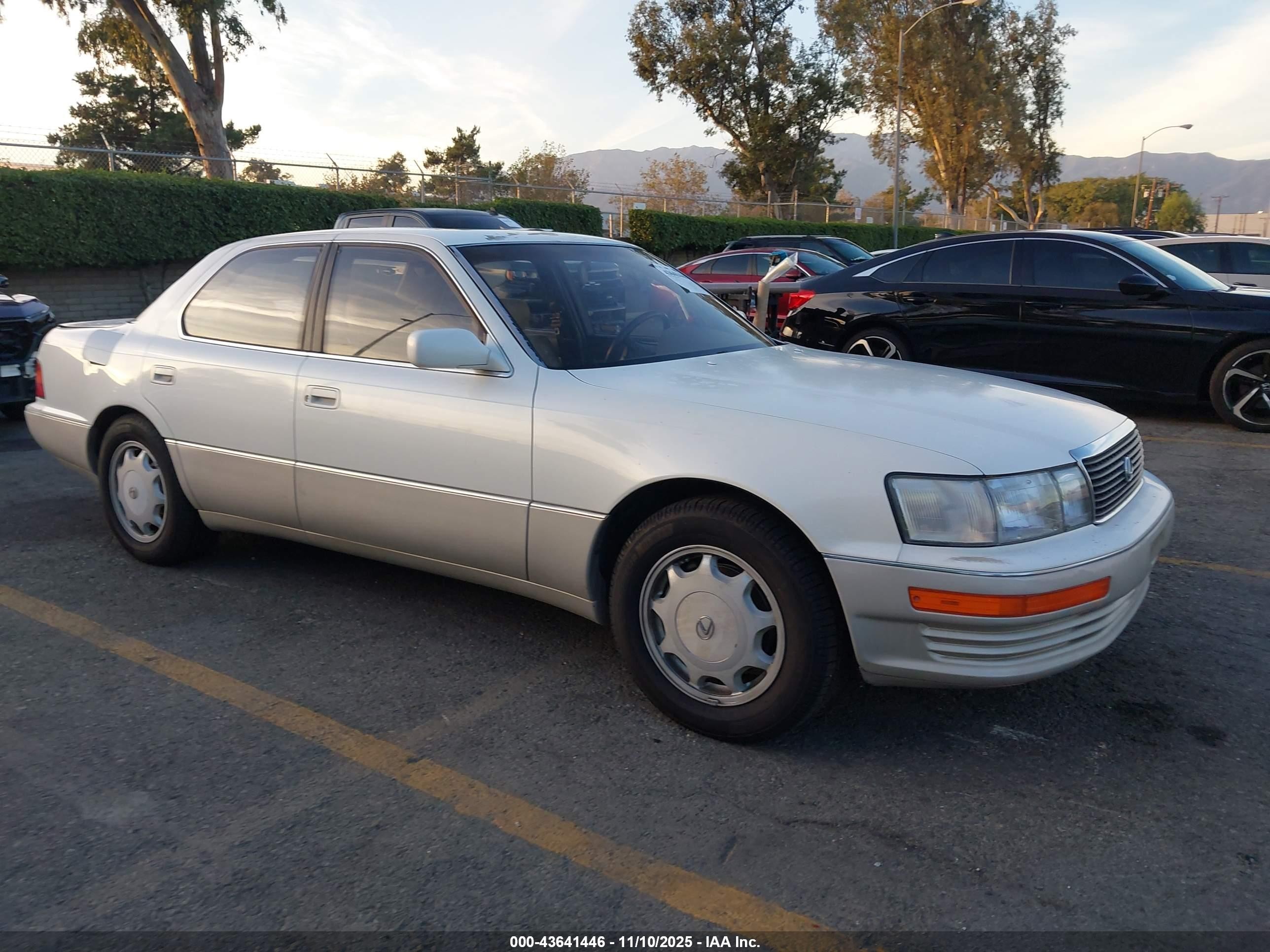 1994 Lexus LS 400, VIN JT8UF11E1R0214801 — Side