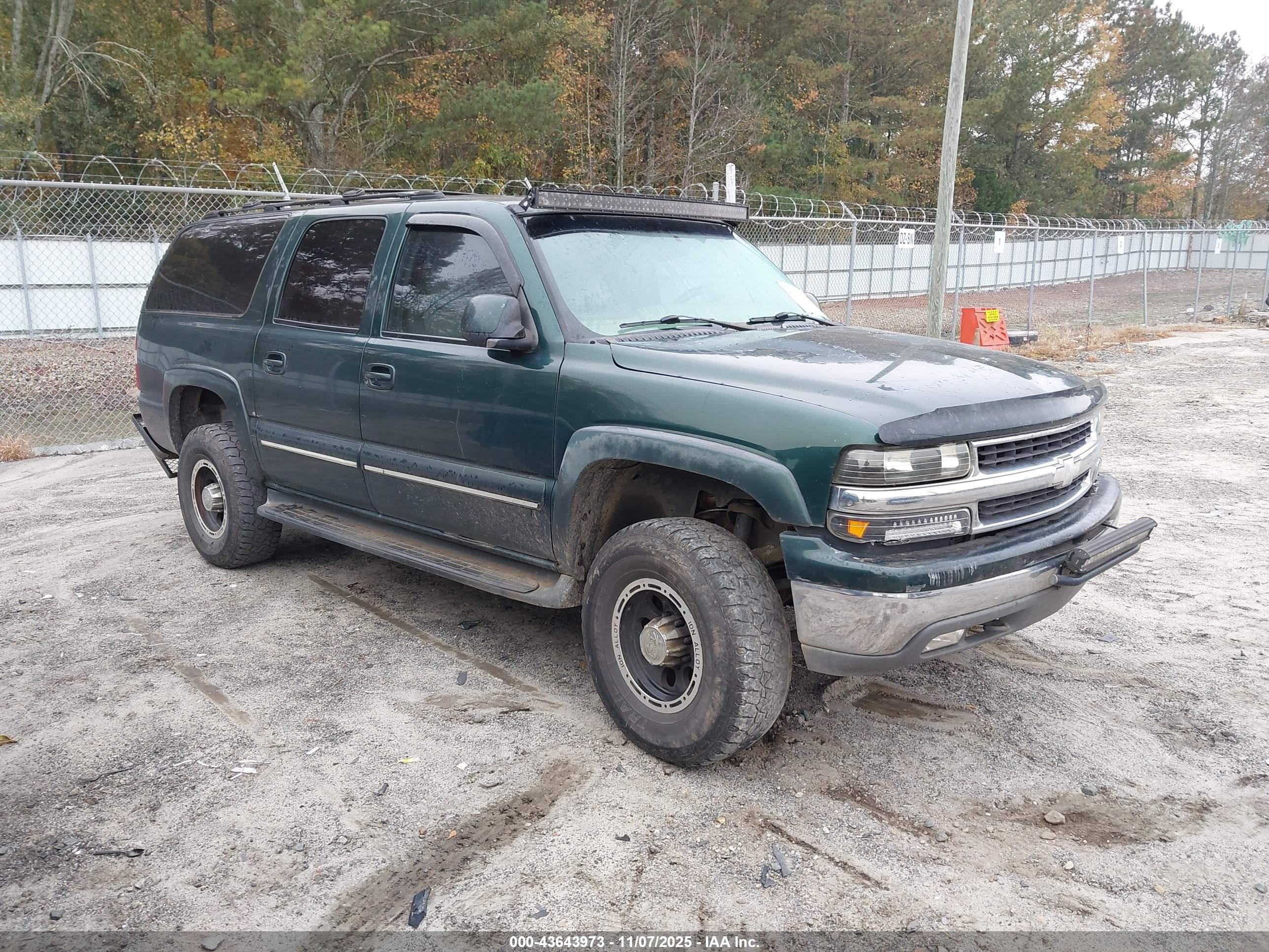 2001 Chevrolet Suburban LT, VIN 3GNGK26U61G139942 — Rear end