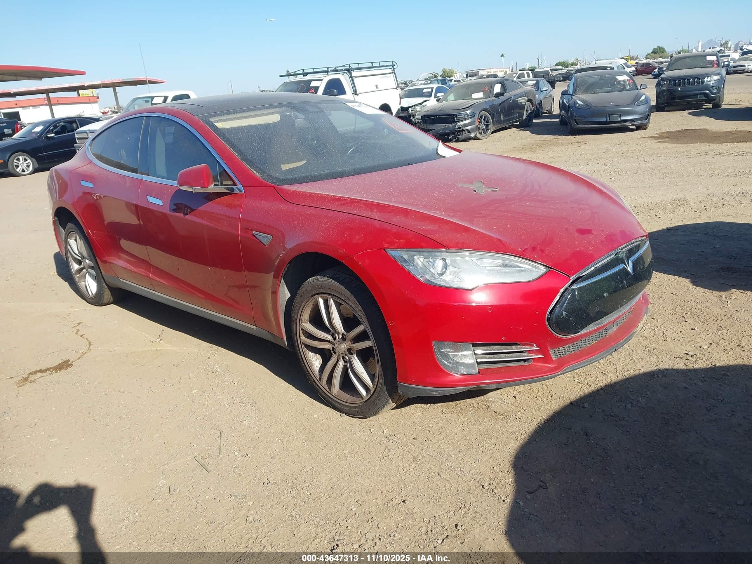 2015 Tesla Model S 85, VIN 5YJSA1H1XFFP75800 — Front end