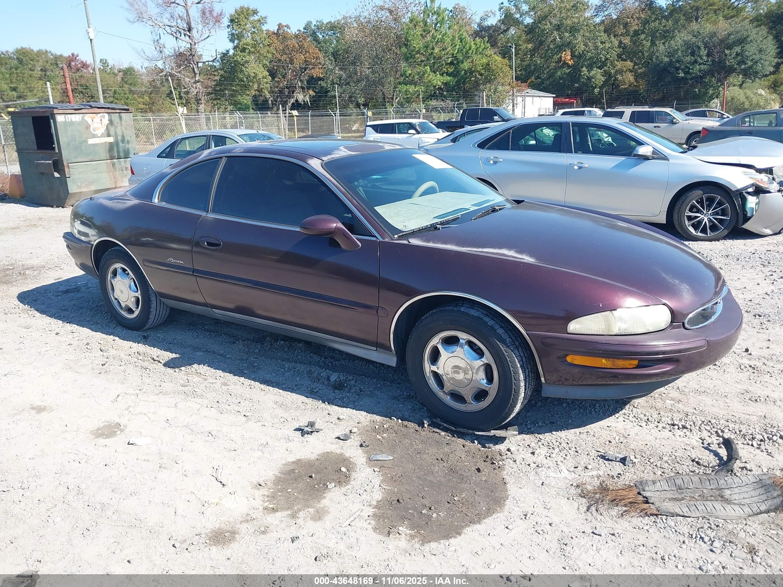1995 Buick Riviera, VIN 1G4GD2212S4740452 — Front end