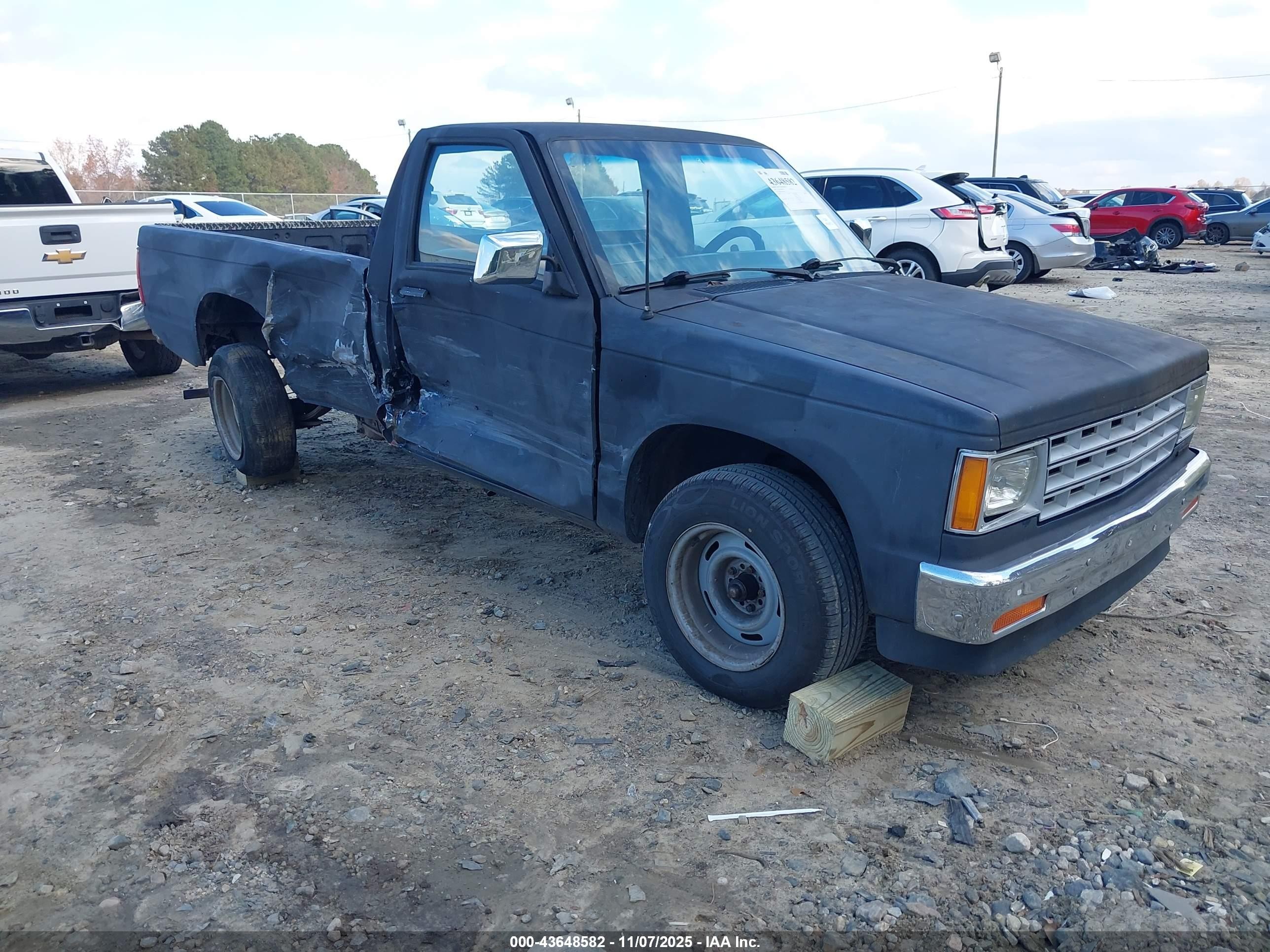 1984 Chevrolet S-10, VIN 1GCCS14B0E2108235 — Side