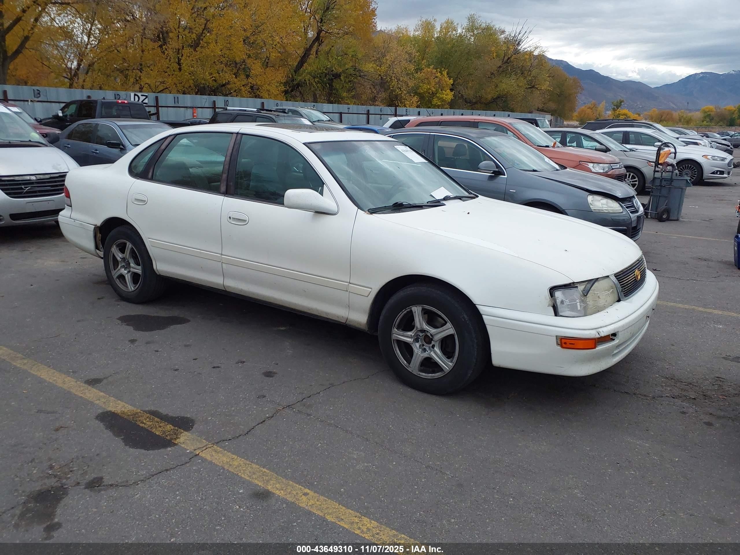 1997 Toyota Avalon XL, VIN 4T1BF12BXVU194740 — All over
