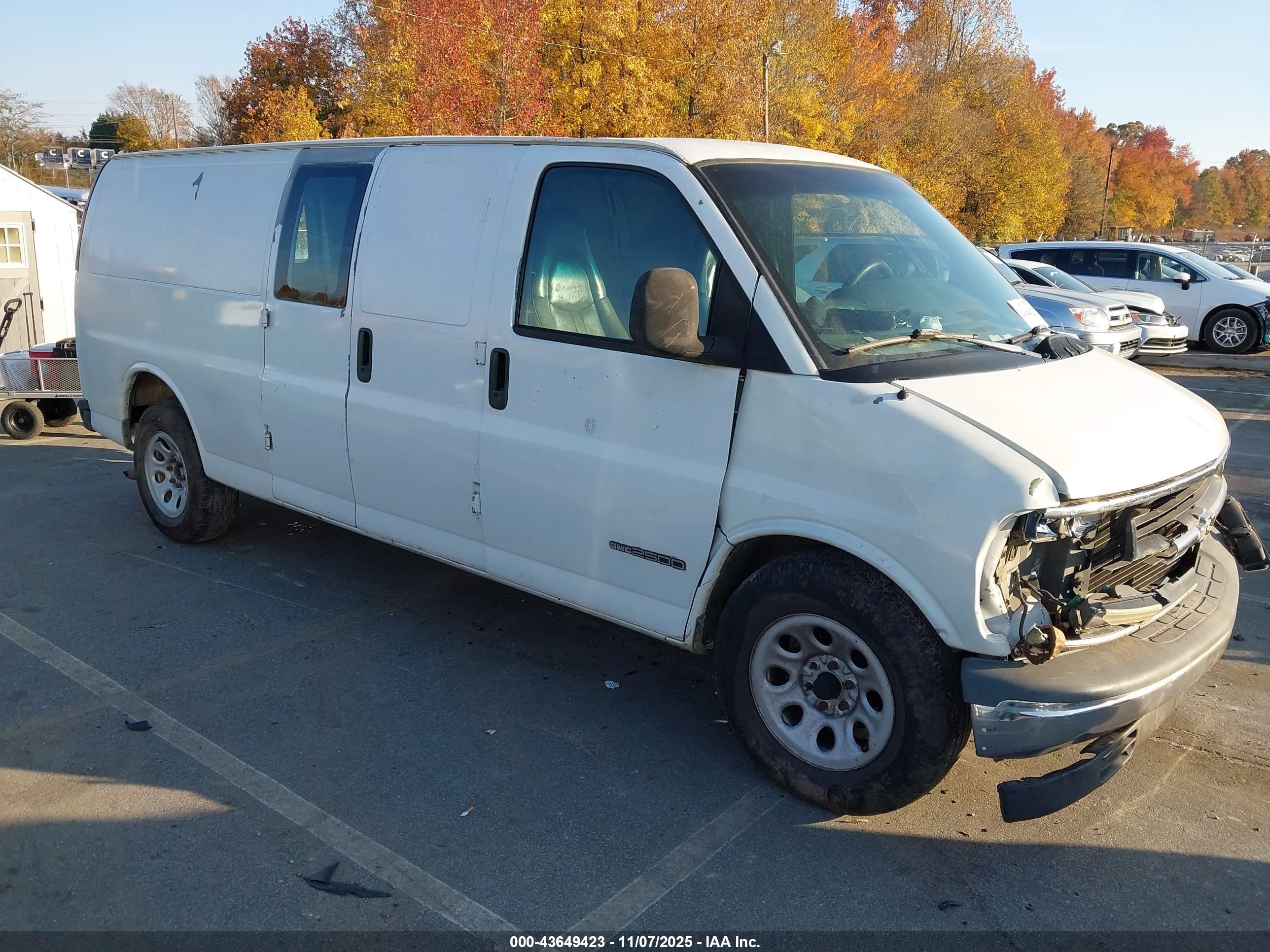 1999 Chevrolet Express, VIN 1GCFG29R3X1118499 — Front end