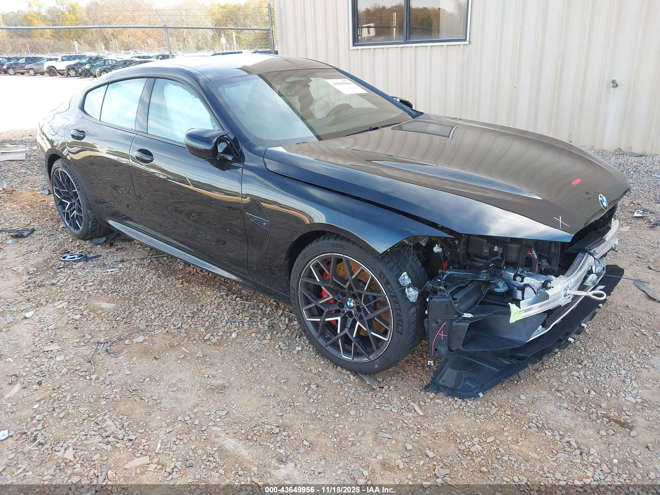 2024 BMW M8 Competition, VIN WBSGV0C04RCP32745 — Перед