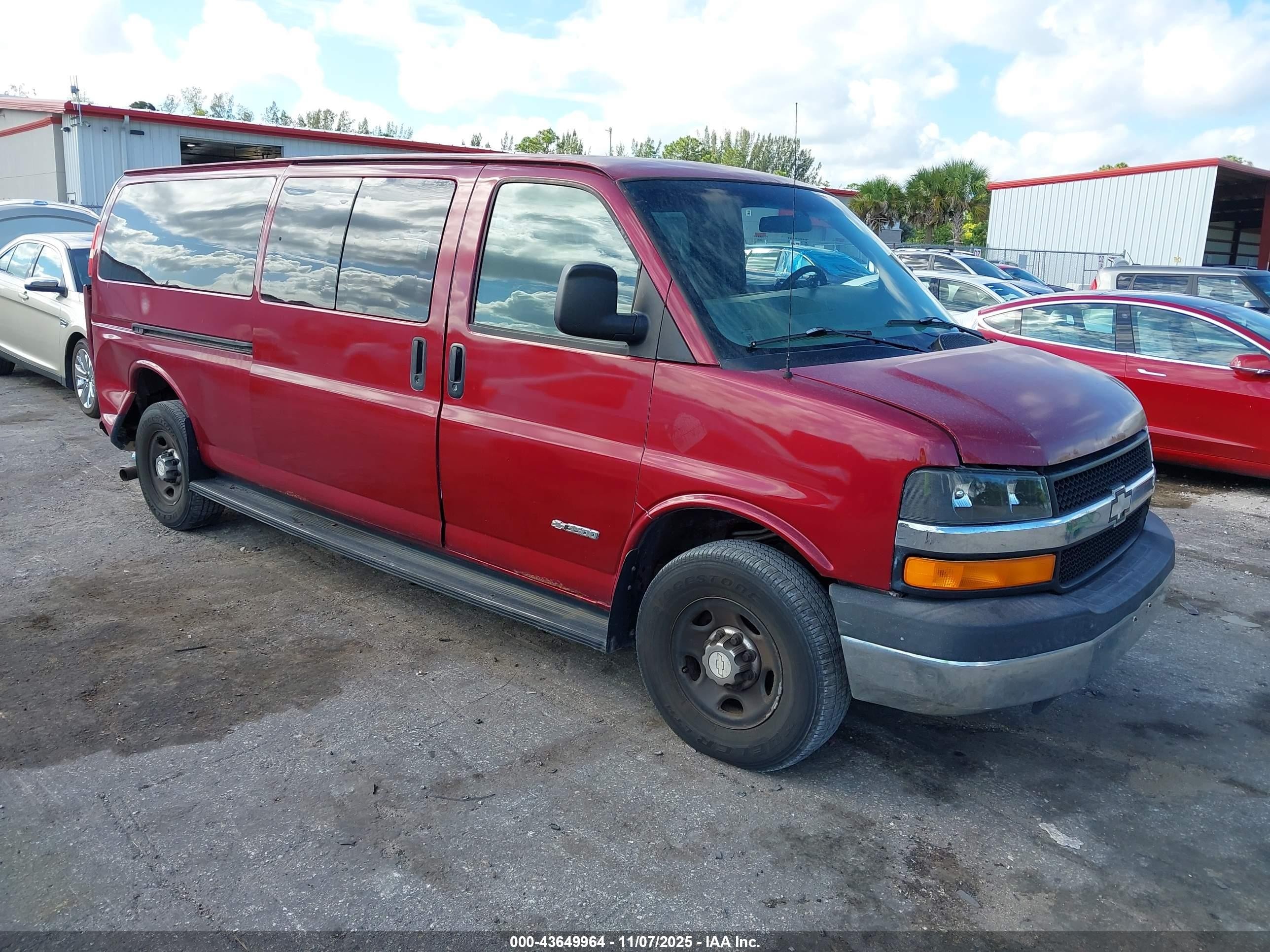 2006 Chevrolet Express Passenger, VIN 1GAHG39U361260099 — Rear end