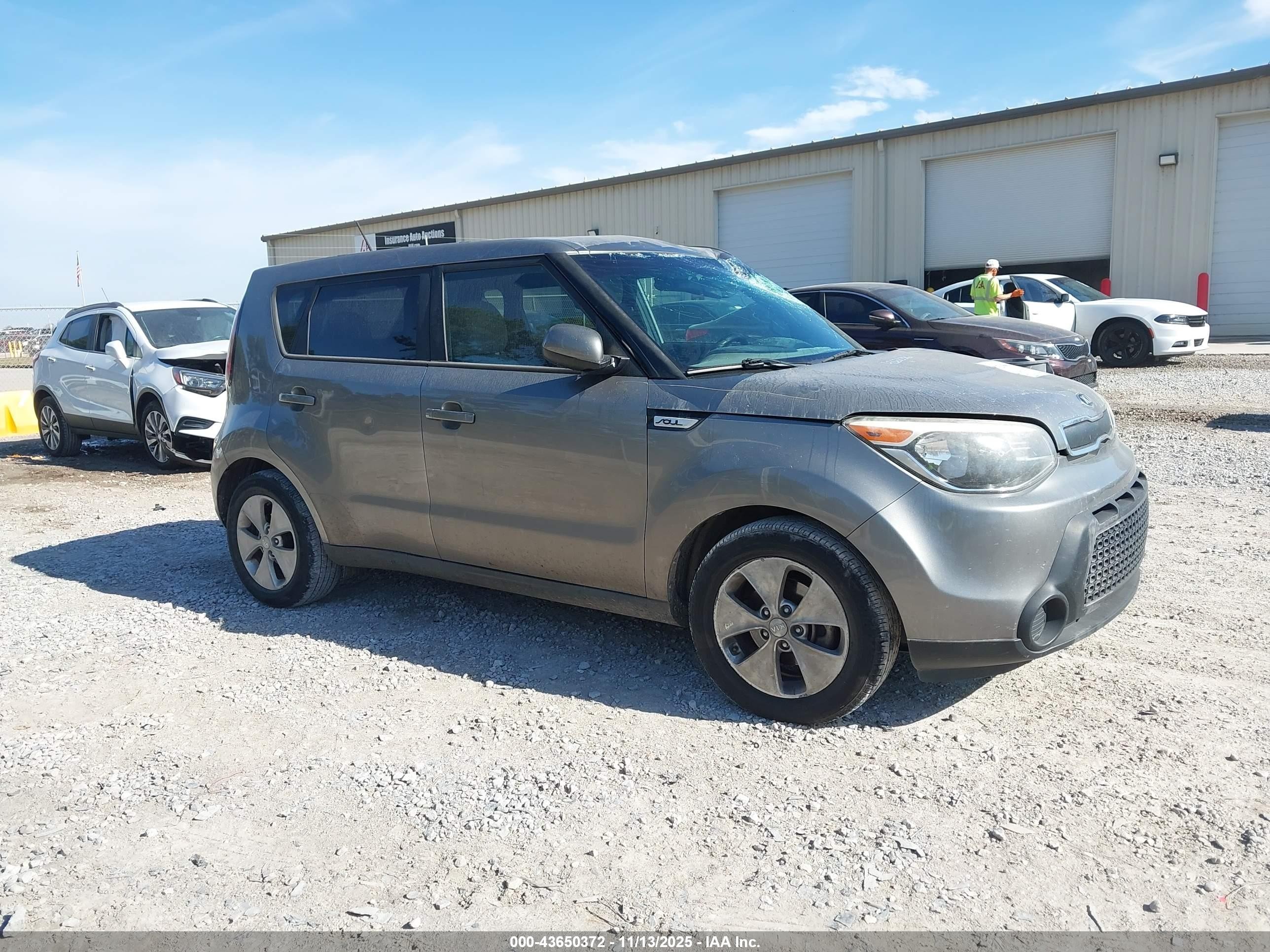 2016 Kia Soul, VIN KNDJN2A29G7354974 — Front end