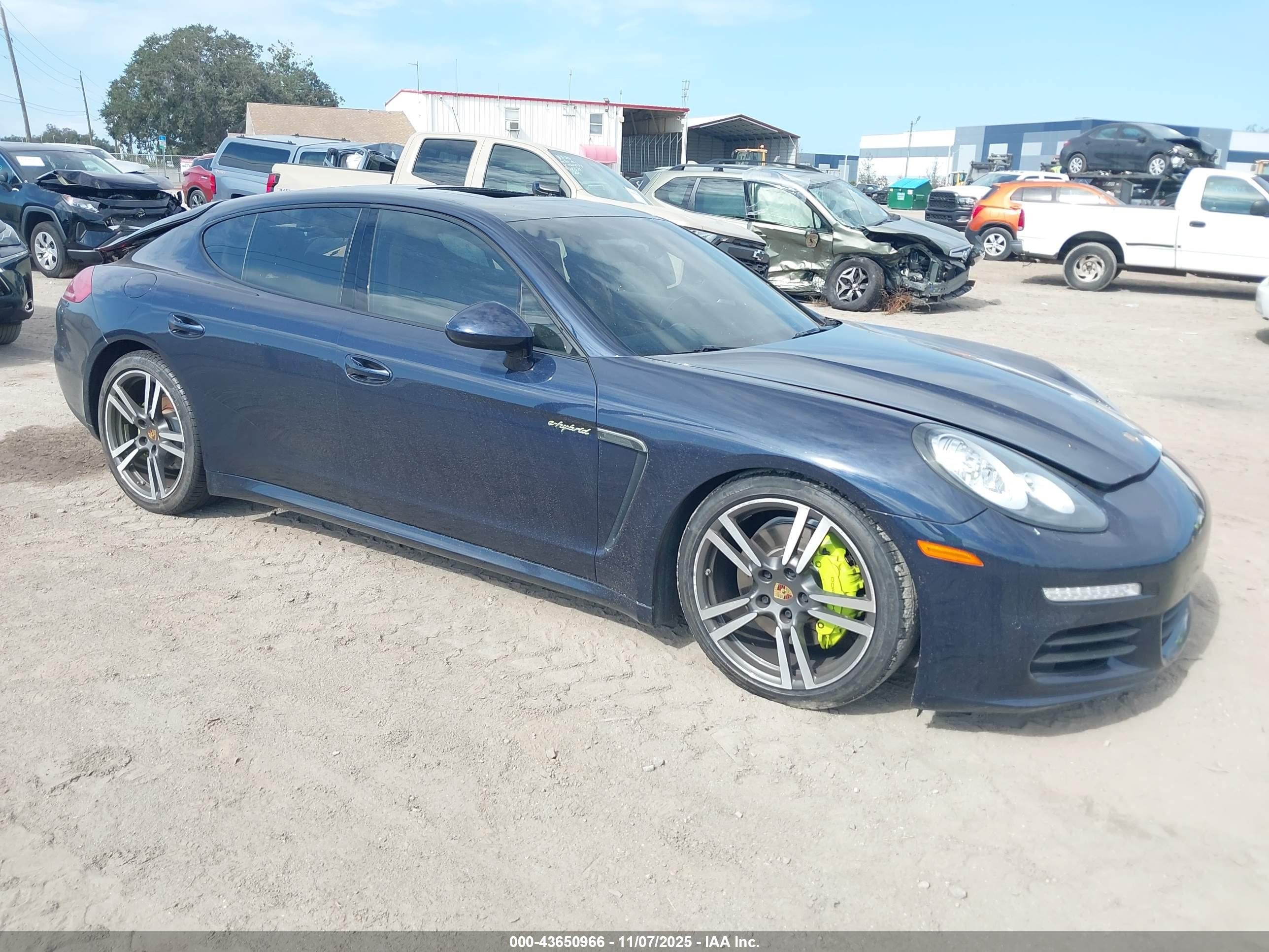 2016 Porsche Panamera S E-Hybrid, VIN WP0AD2A75GL041328 — Крыша