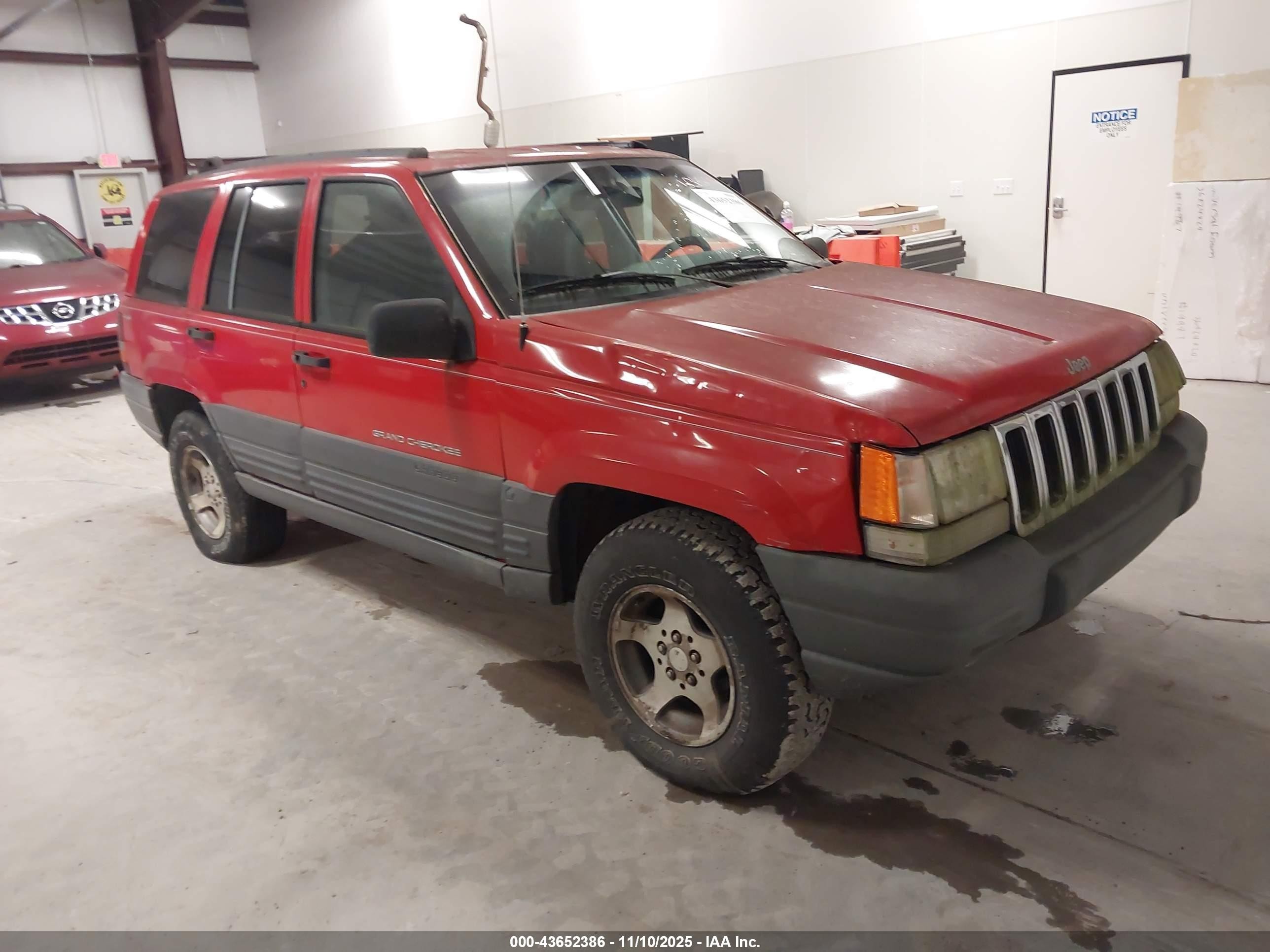 1996 Jeep Grand Cherokee Laredo, VIN 1J4GZ58S4TC395742 — Front end