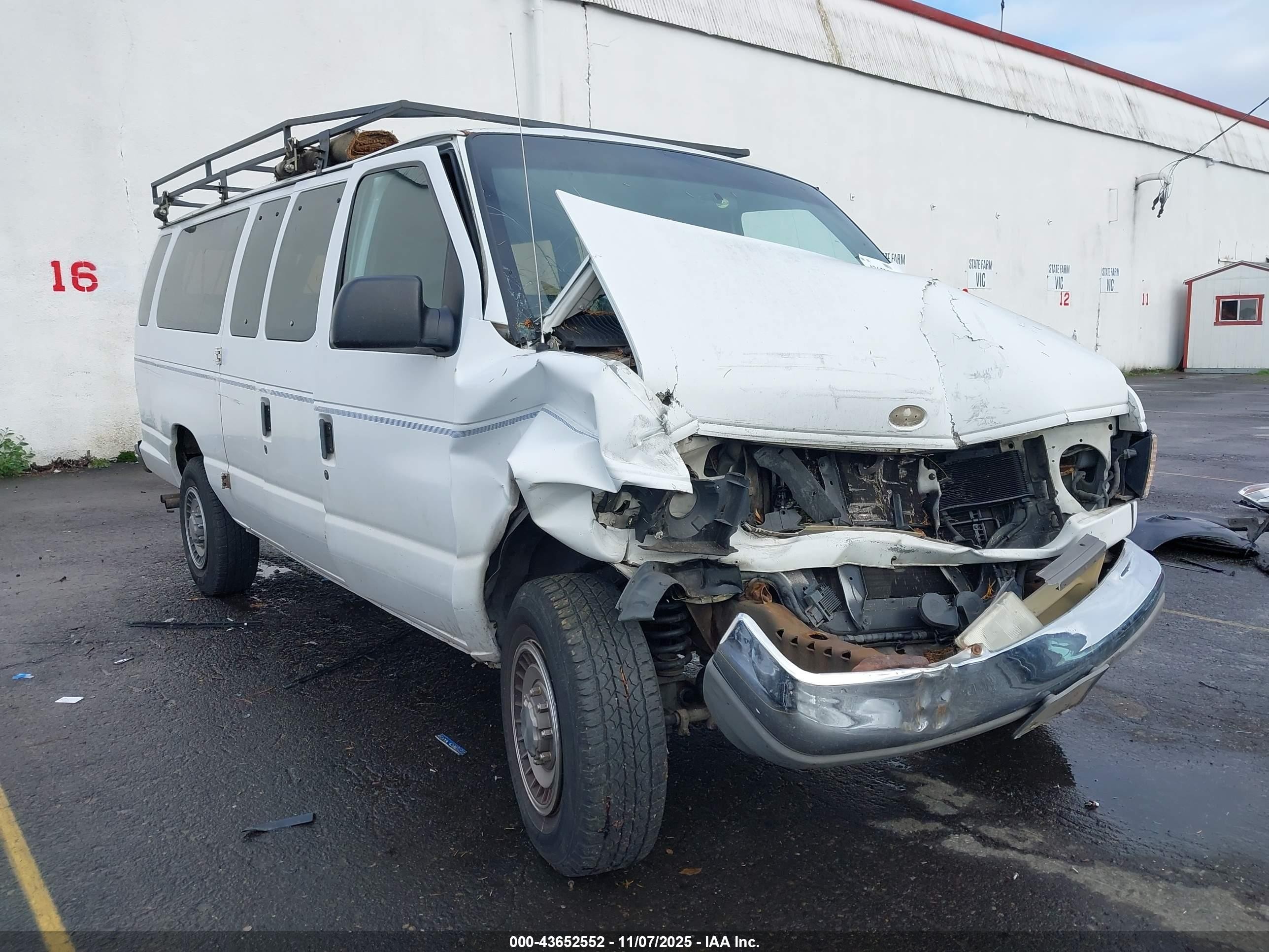 1994 Ford Econoline Wagon XL, VIN 1FBJS31H5RHB42979 — Front end
