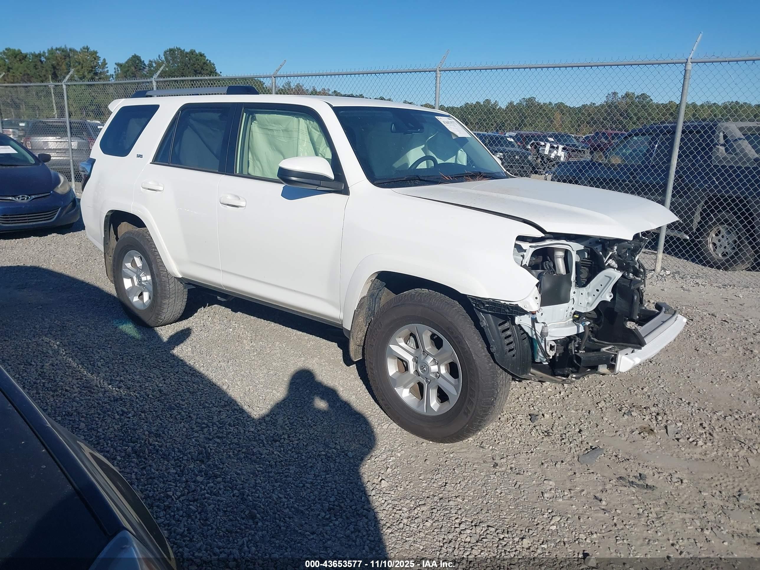 2023 Toyota 4Runner SR5, VIN JTEEU5JR0P5300716 — Front end