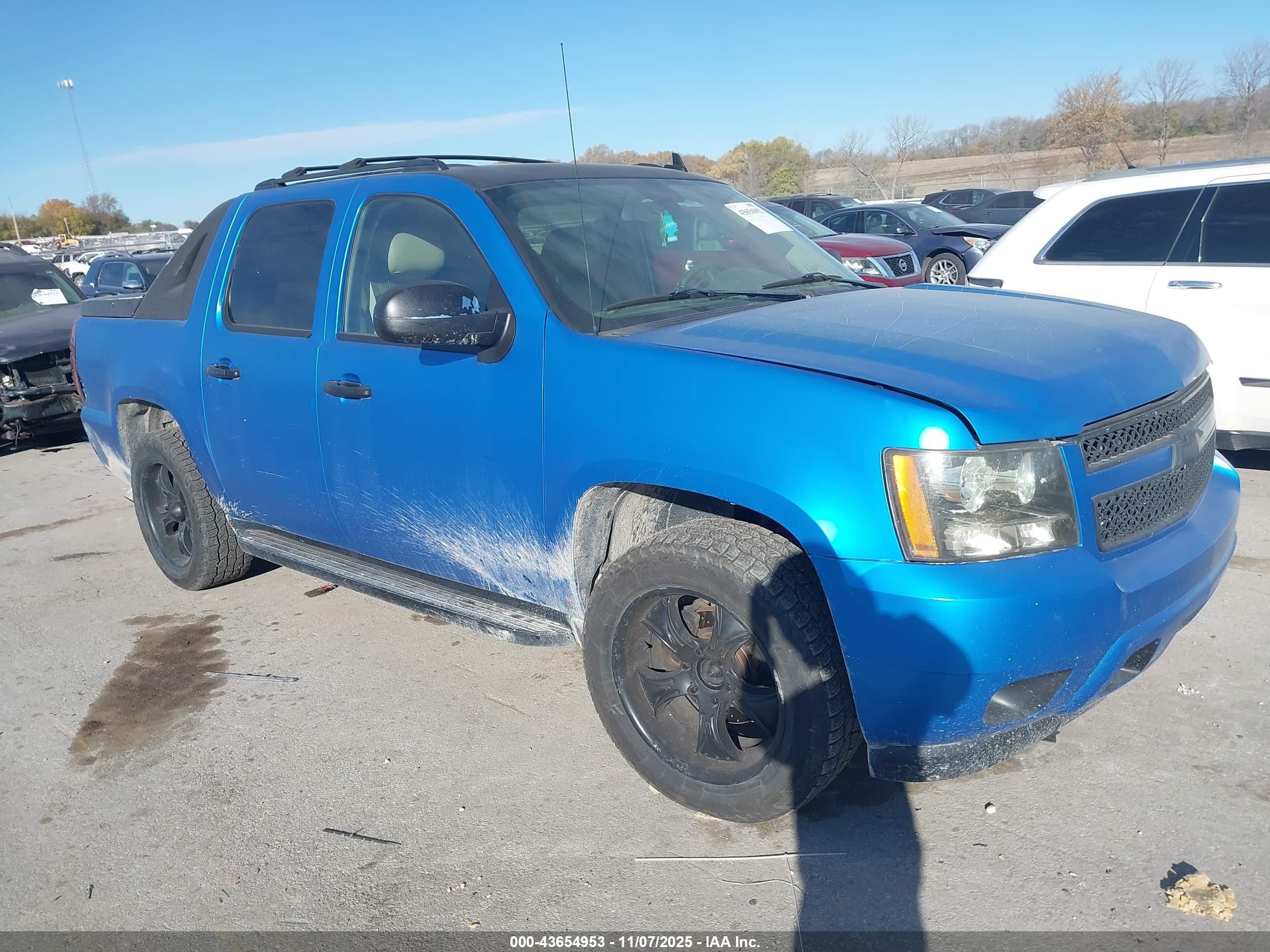 2011 Chevrolet Avalanche LTZ, VIN 3GNTKGE37BG202732 — Roof