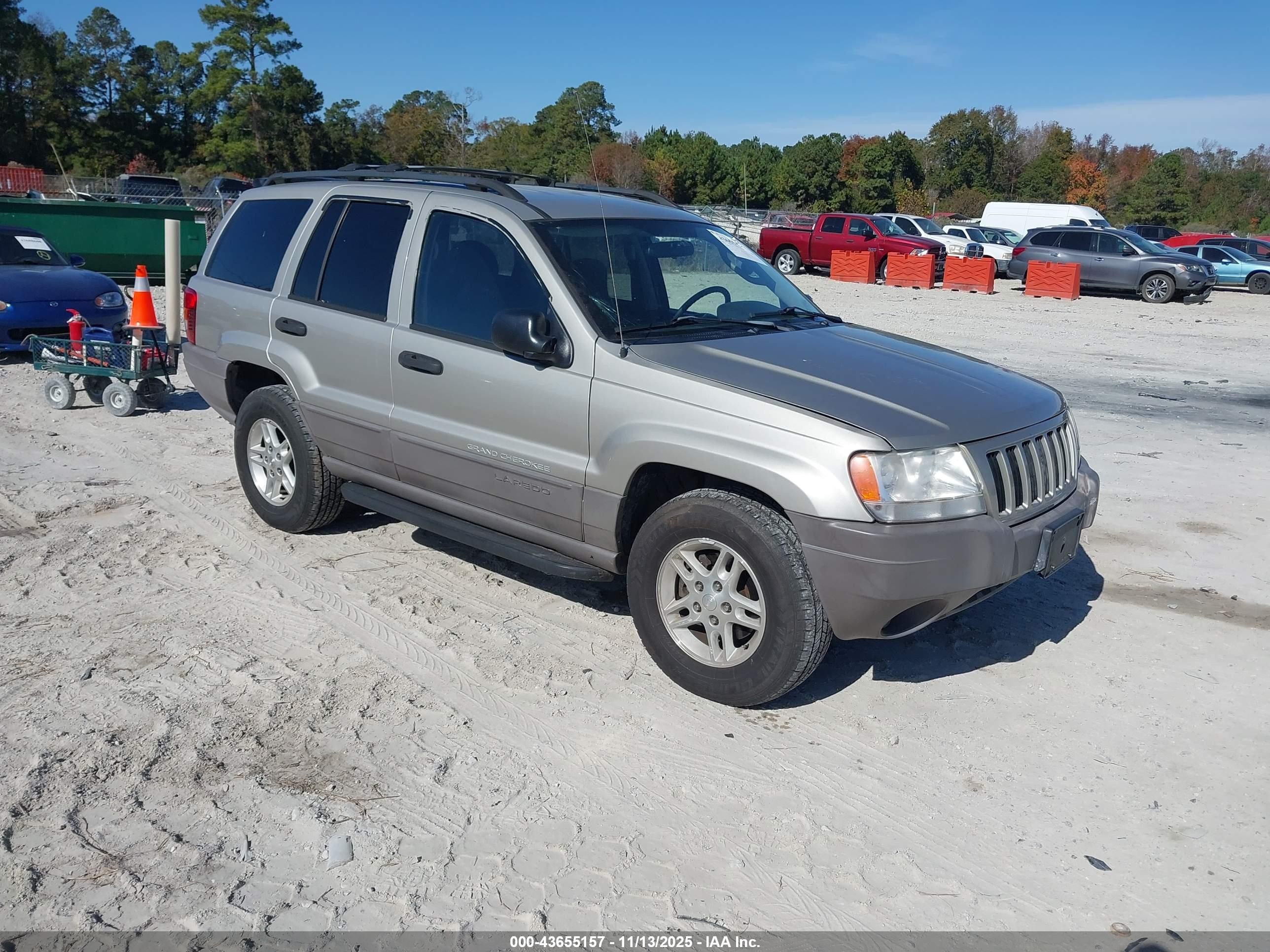 2004 Jeep Grand Cherokee Laredo, VIN 1J4GW48S74C182711 — Normal wear