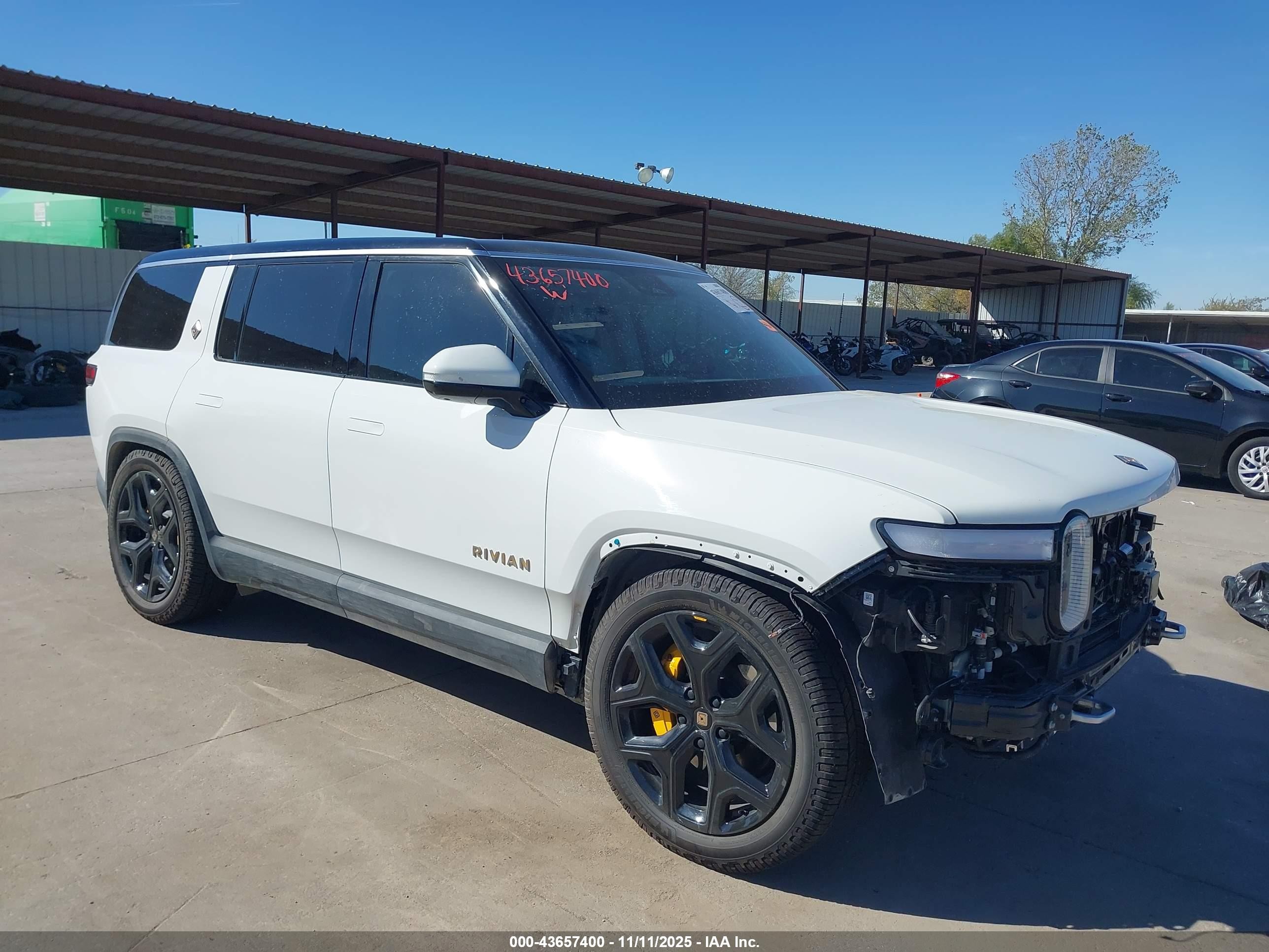 2024 Rivian R1S Adventure, VIN 7PDSGABA0RN038658 — Side