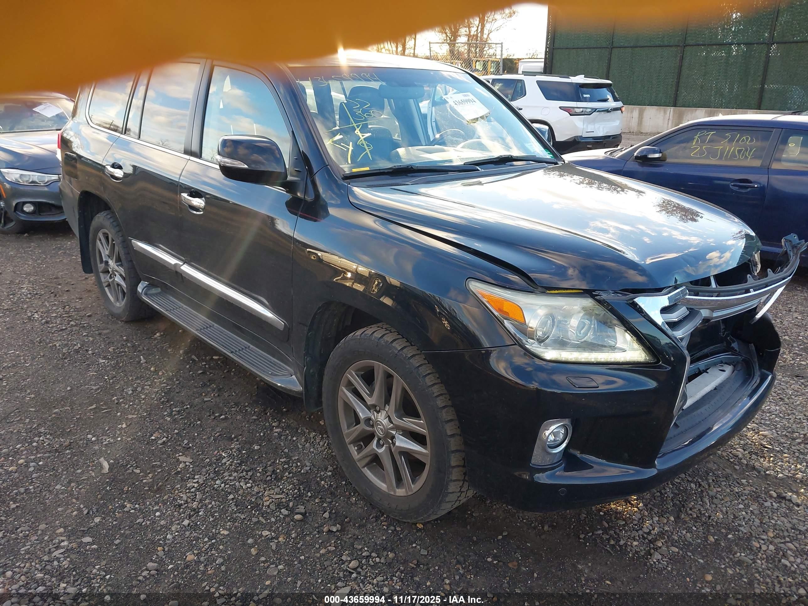 2015 Lexus LX 570, VIN JTJHY7AX5F4167159 — Front end