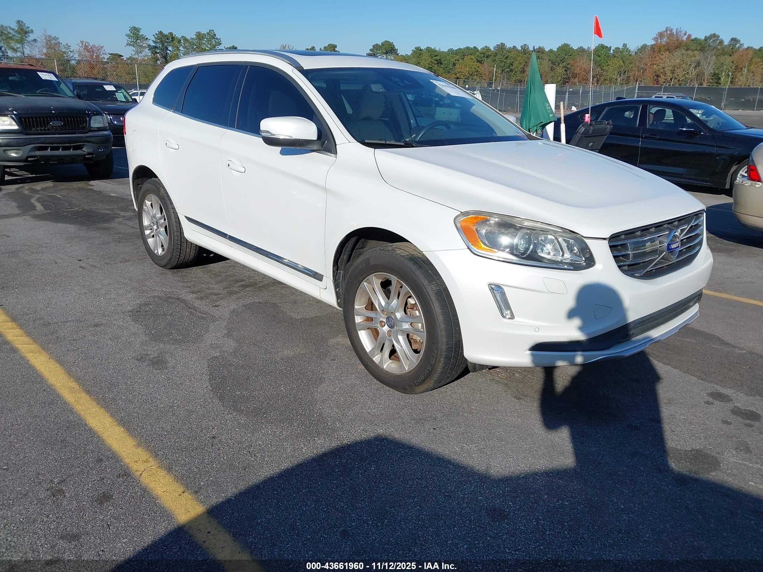 2015 Volvo XC60 T5 Platinum, VIN YV4612RM5F2729260 — Repossession