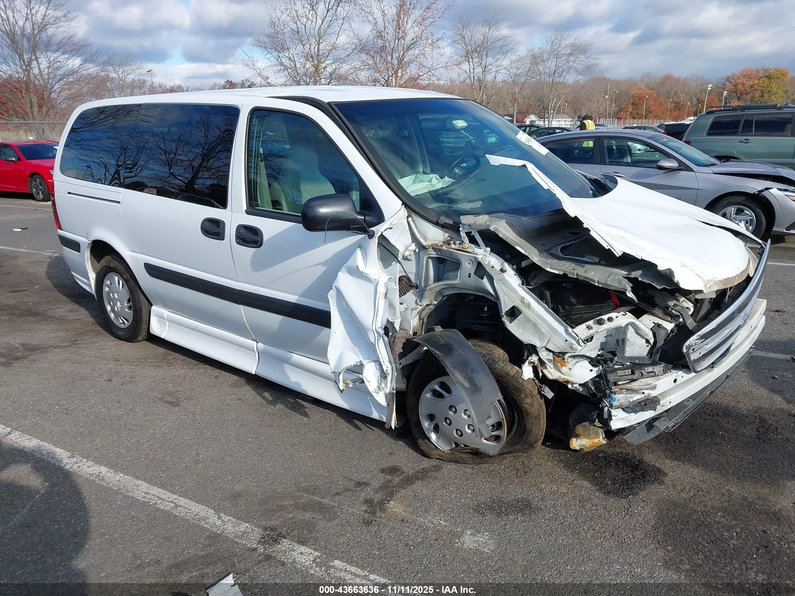 2002 Chevrolet Venture Plus 1SB, VIN 1GNDX03E42D263261 — Front end