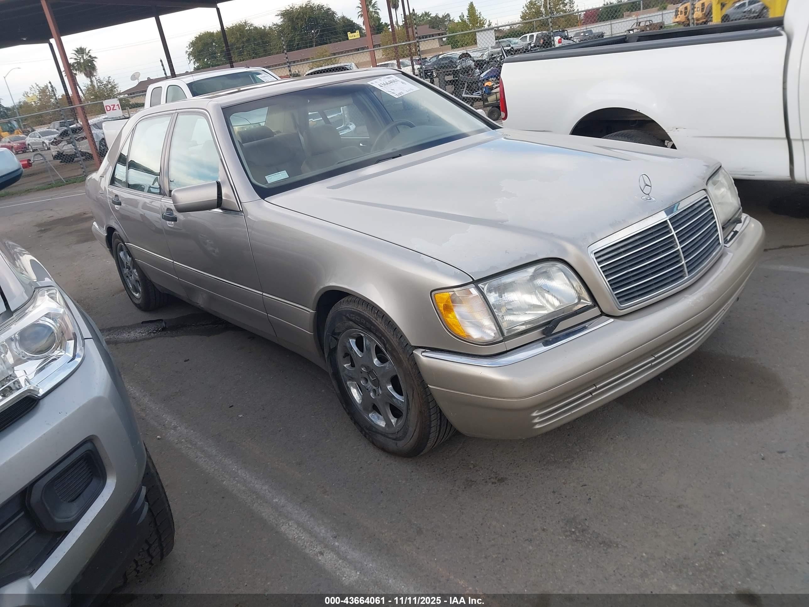 1998 Mercedes-Benz S 320/430/500, VIN WDBGA43G6WA379471 — Front end