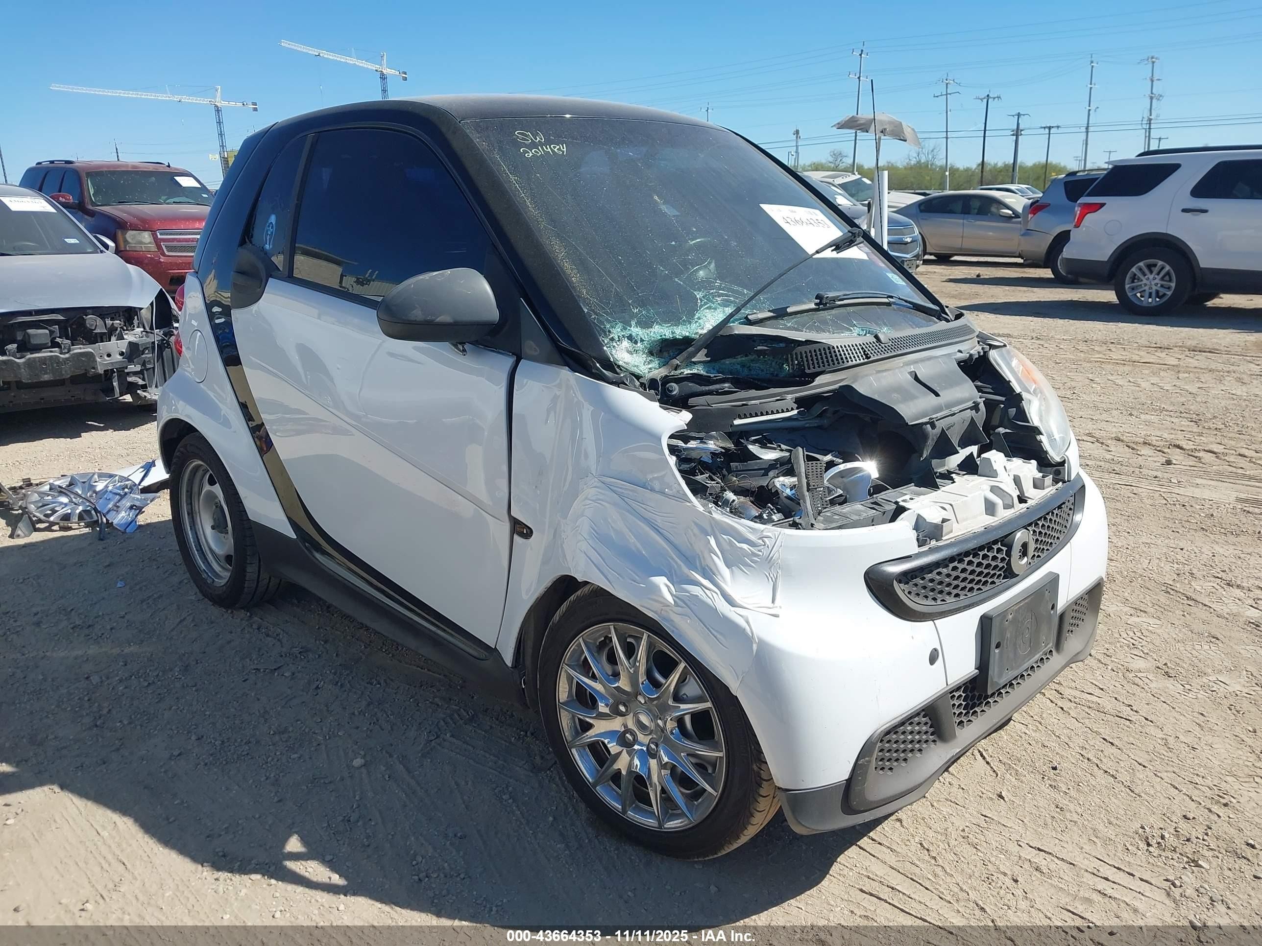 2015 Smart fortwo Passion, VIN WMEEJ3BA8FK820822 — Днище