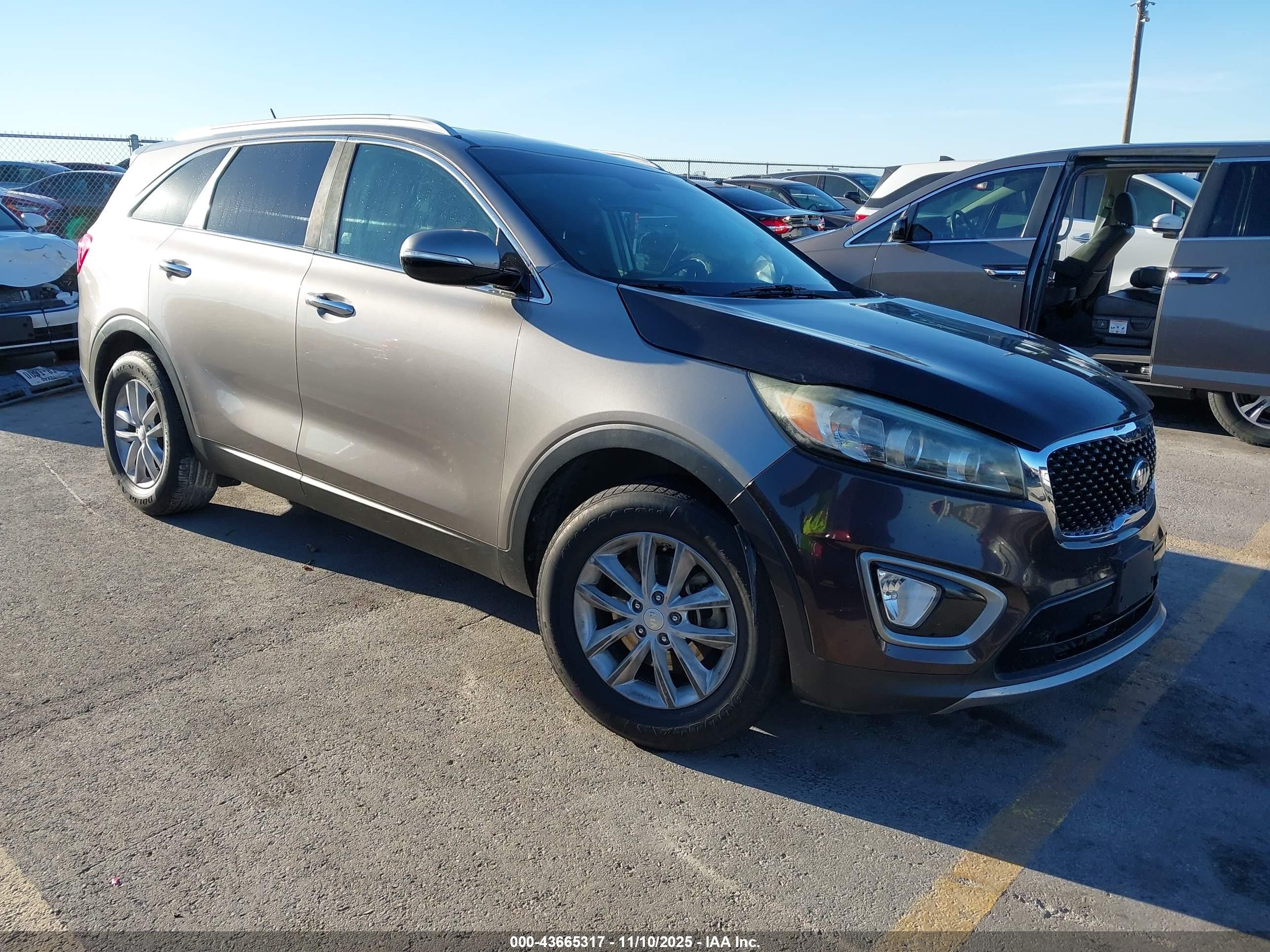 2017 Kia Sorento LX, VIN 5XYPG4A33HG261882 — Side