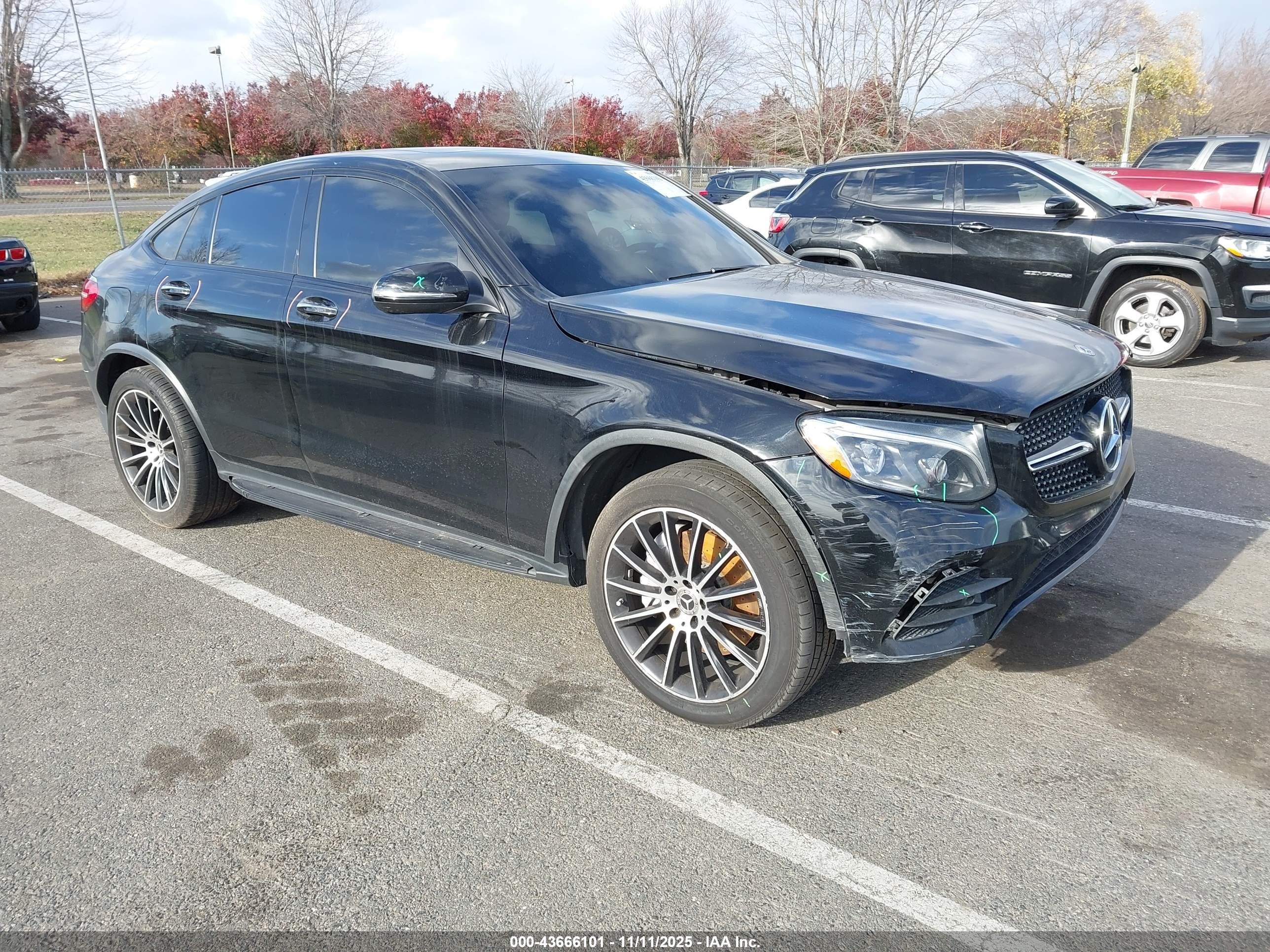 2019 Mercedes-Benz GLC 300, VIN WDC0J4KBXKF636597 — Front end
