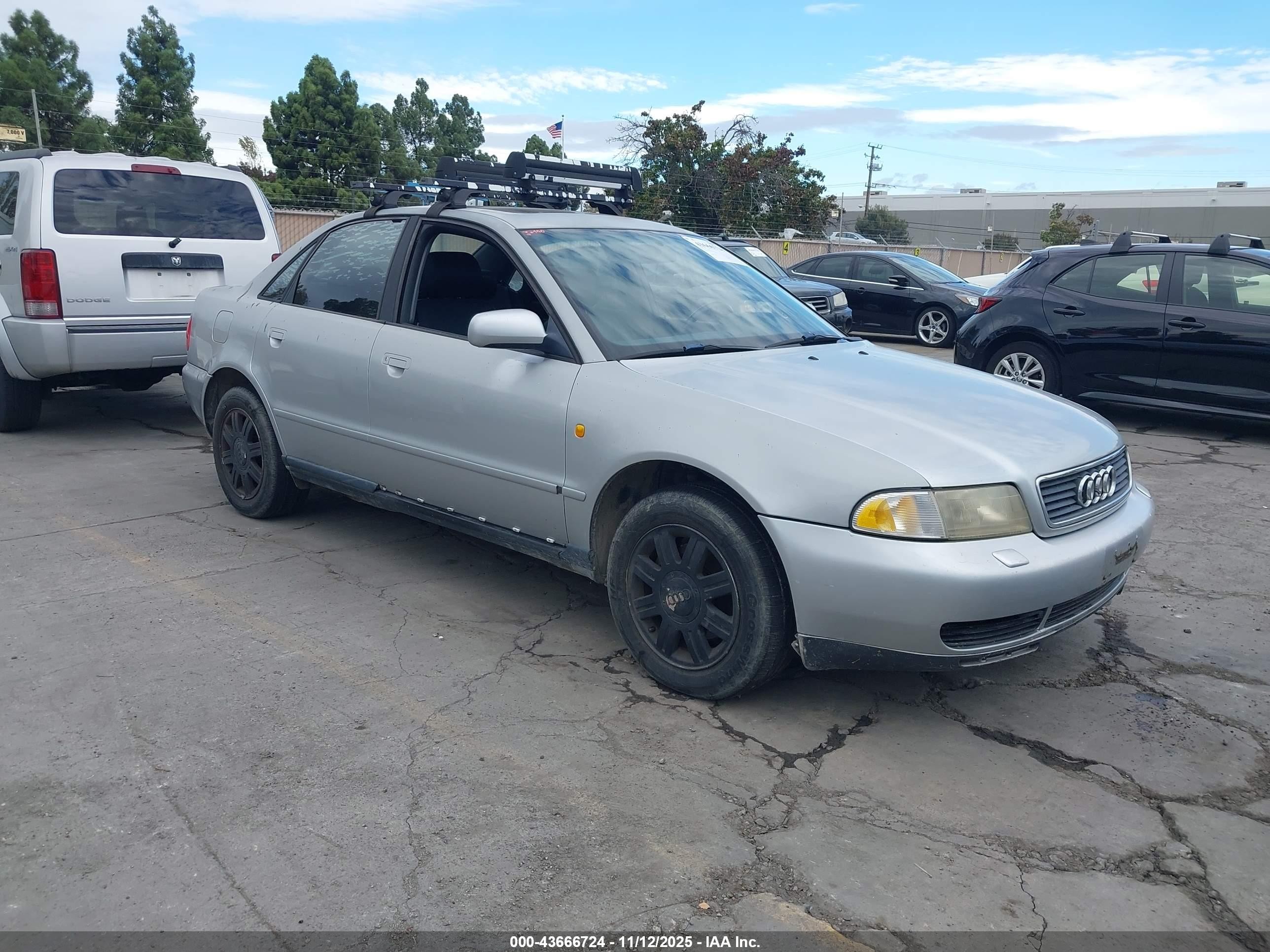 1999 Audi A4, VIN WAUCB28D4XA046068 — Перед